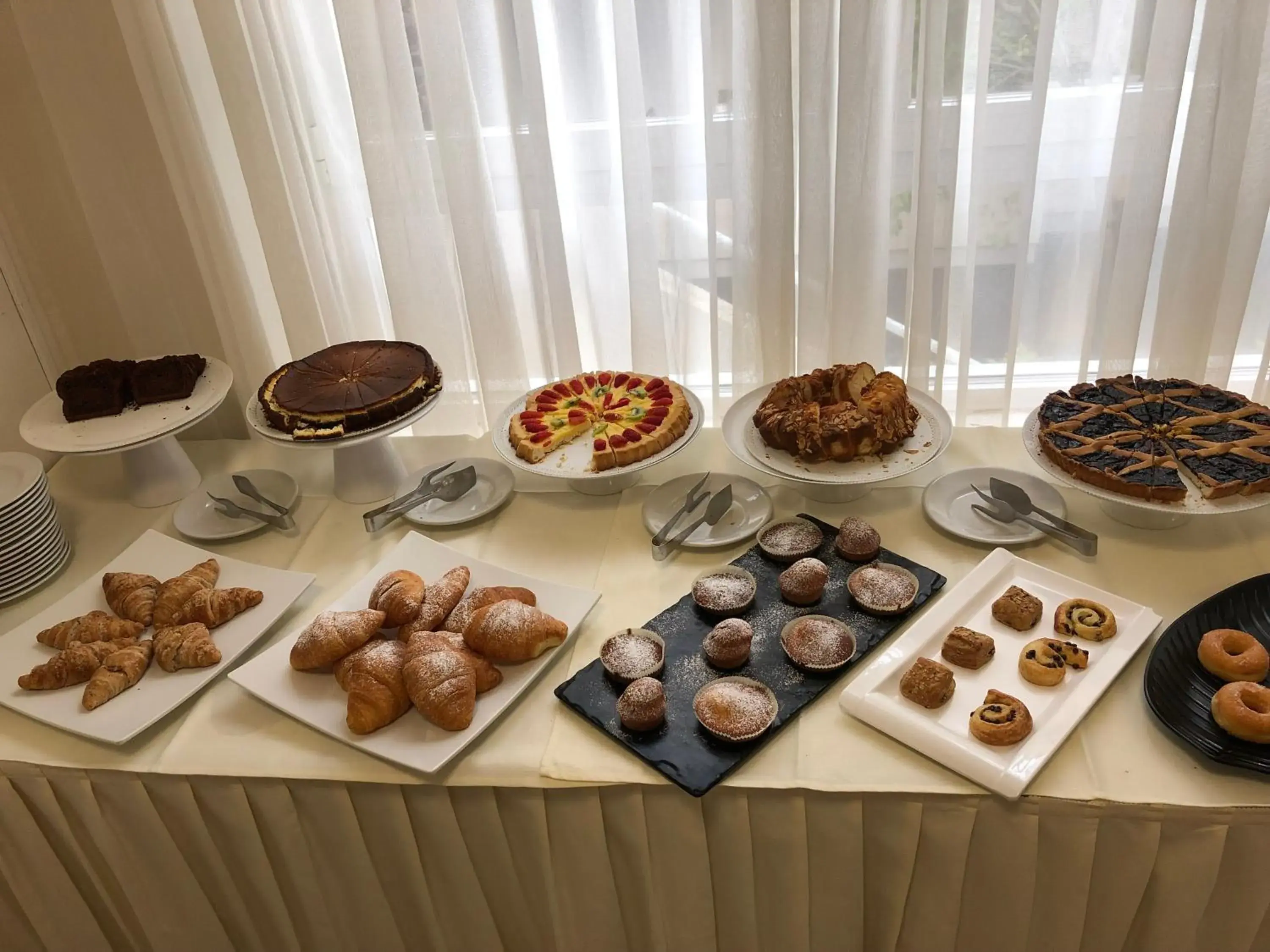 Buffet breakfast in Hotel Hollywood