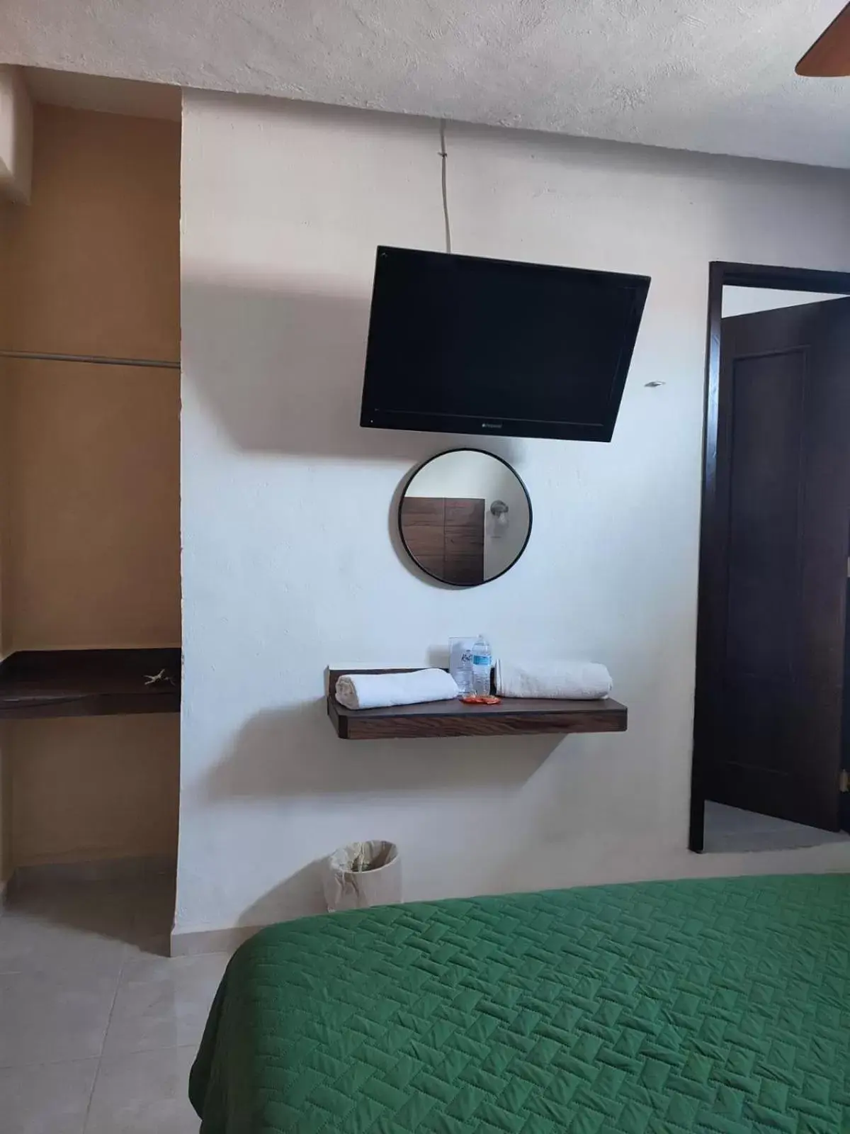 TV and multimedia, TV/Entertainment Center in Hotel Rath