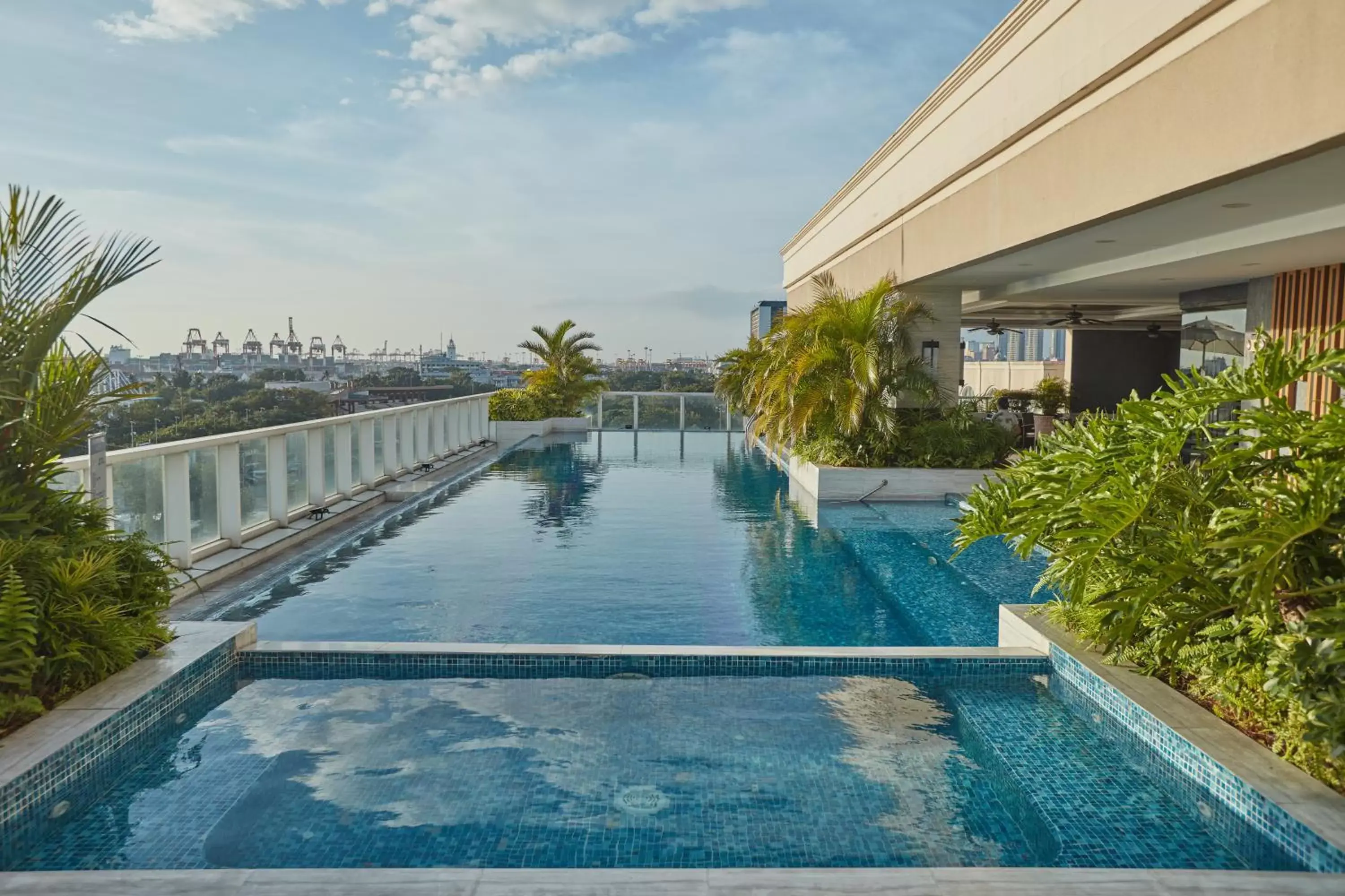 Swimming Pool in Rizal Park Hotel