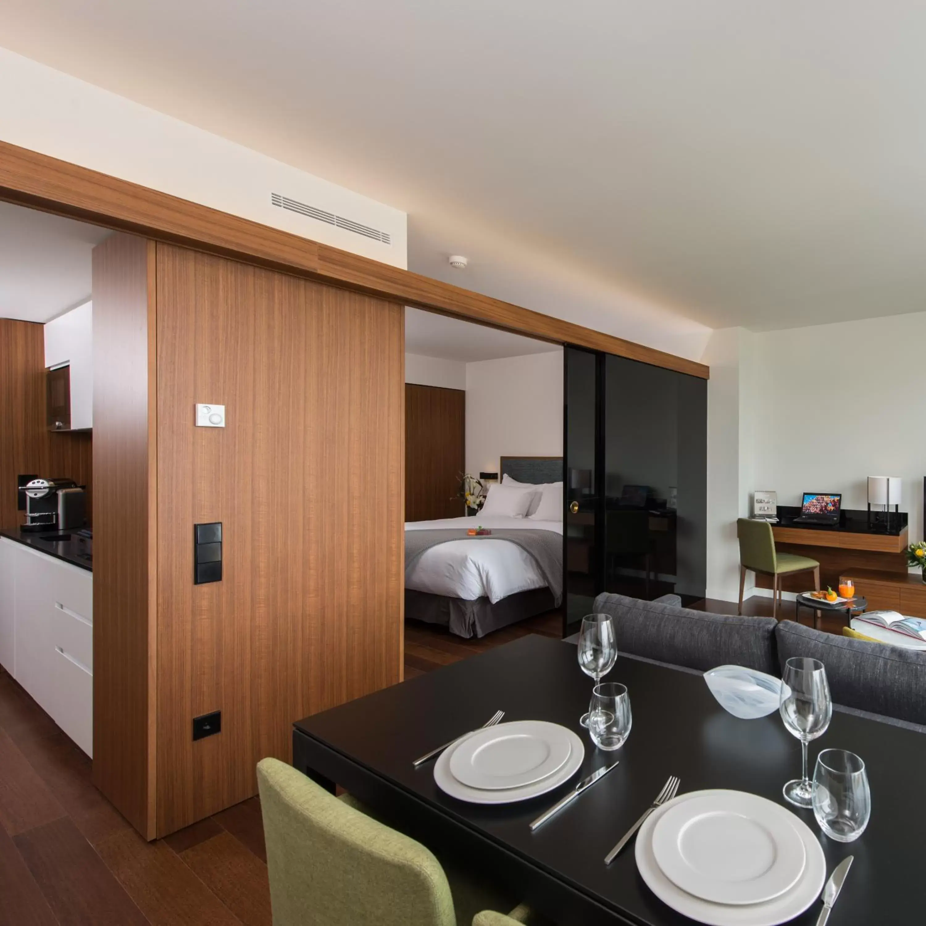 Dining area, Bathroom in Fraser Suites Geneva - Serviced Apartments