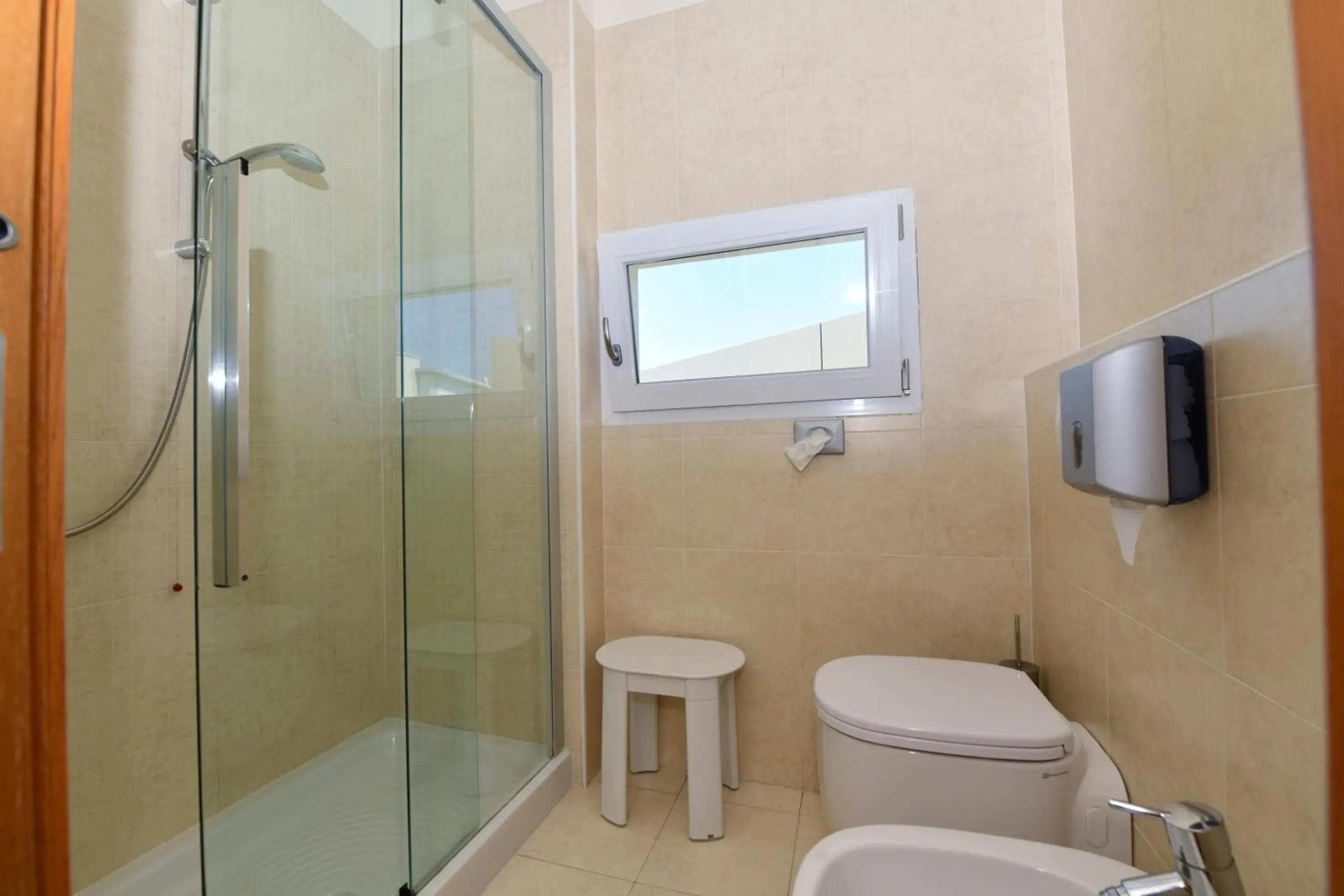 Shower, Bathroom in Hotel Eden