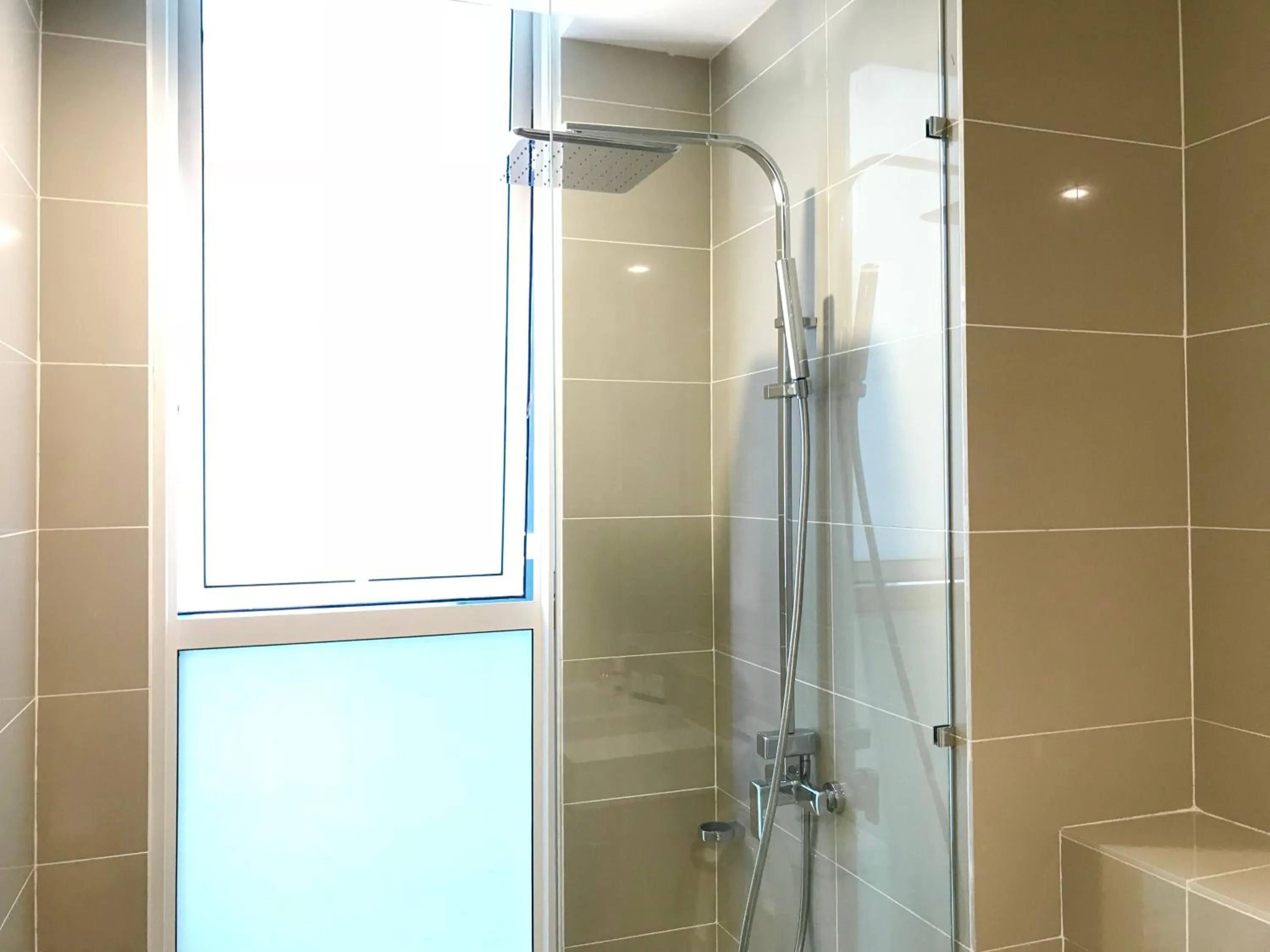 Shower in Sunset Seaview Vacation Condos @ Infinity Avenue