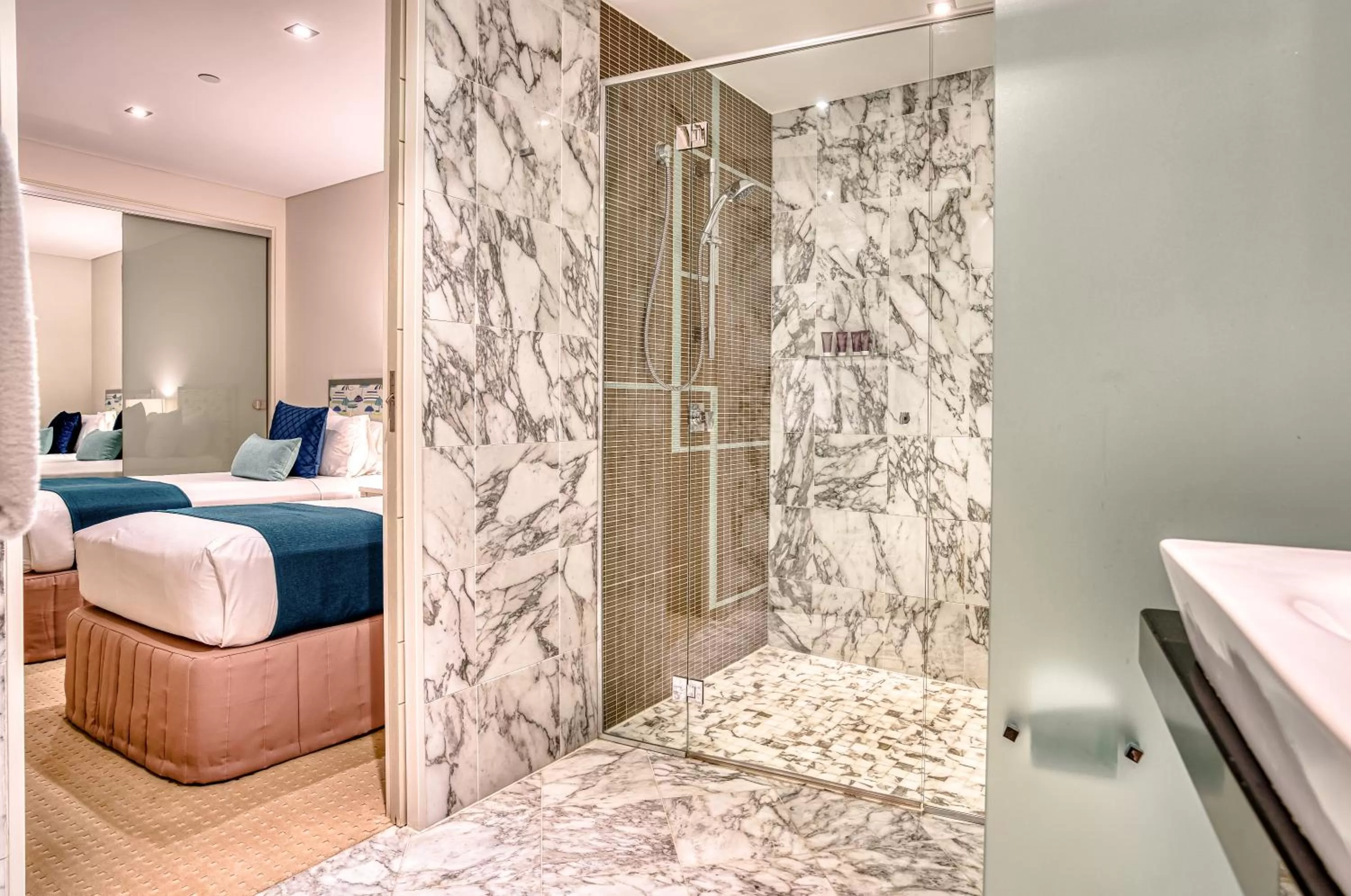 Bathroom, Bed in Oceans Mooloolaba