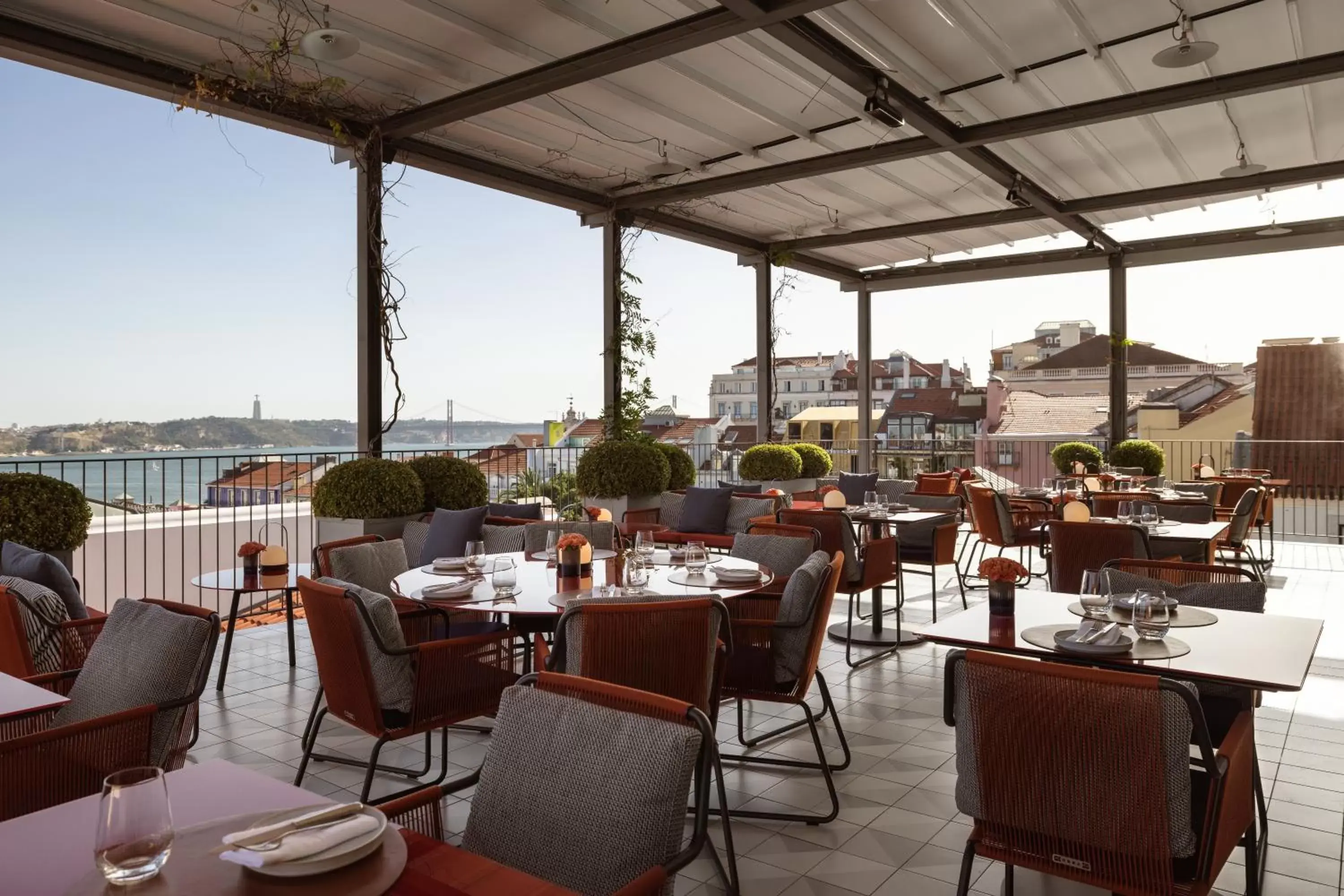 Balcony/Terrace, Restaurant/Places to Eat in Bairro Alto Hotel