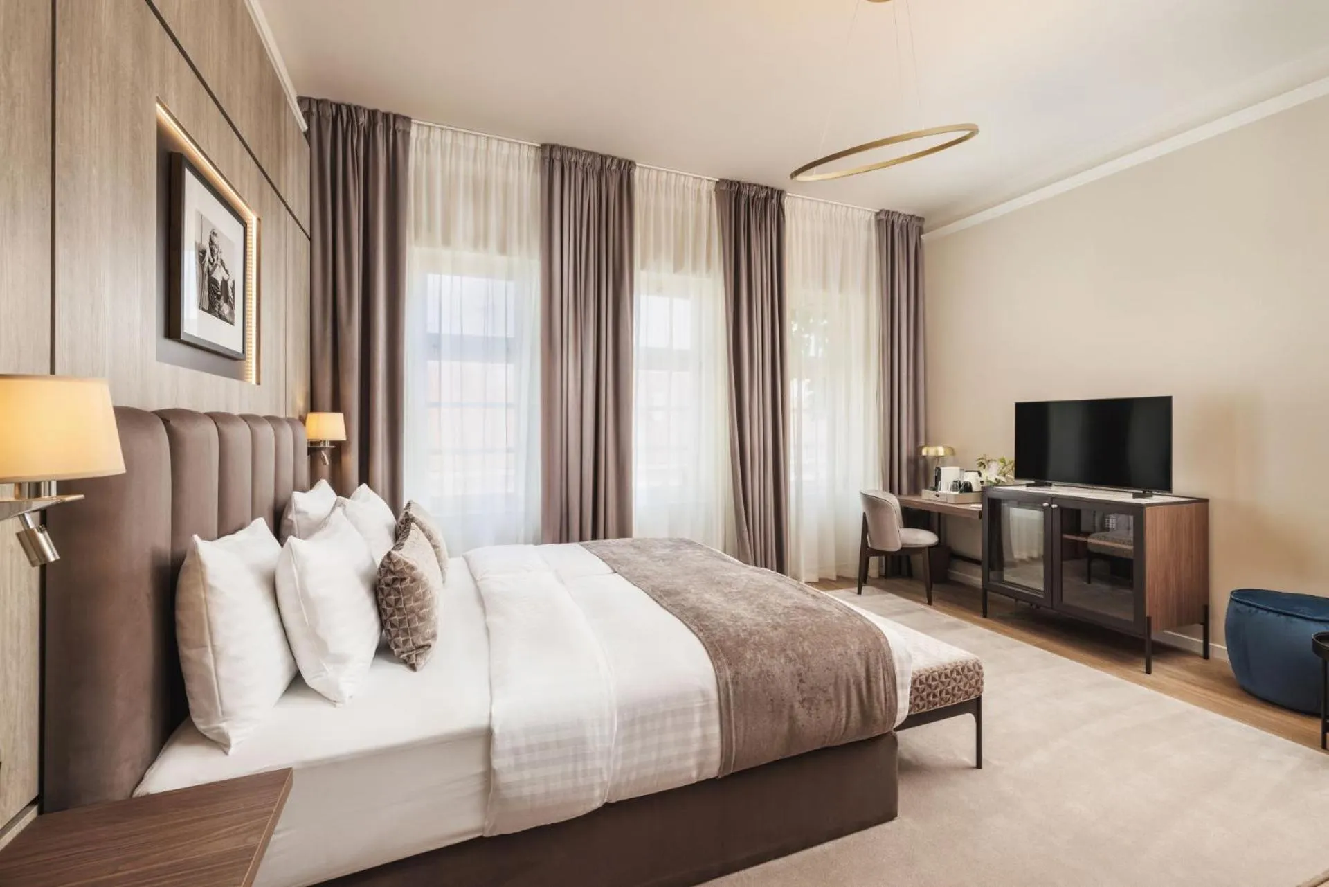 TV and multimedia, Bed in Anna Grand Hotel