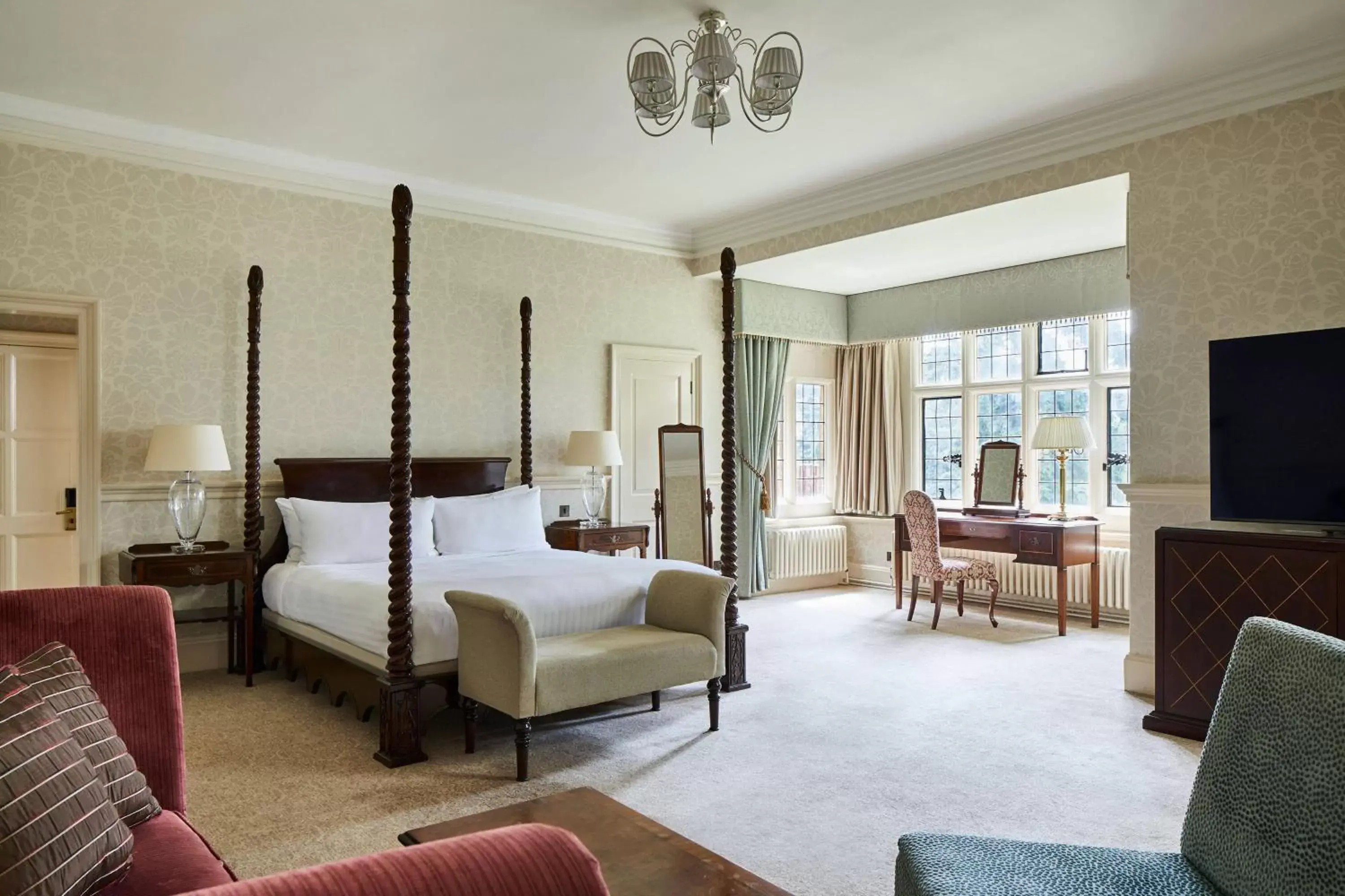 Photo of the whole room, Bed in Hanbury Manor Marriott Hotel & Country Club