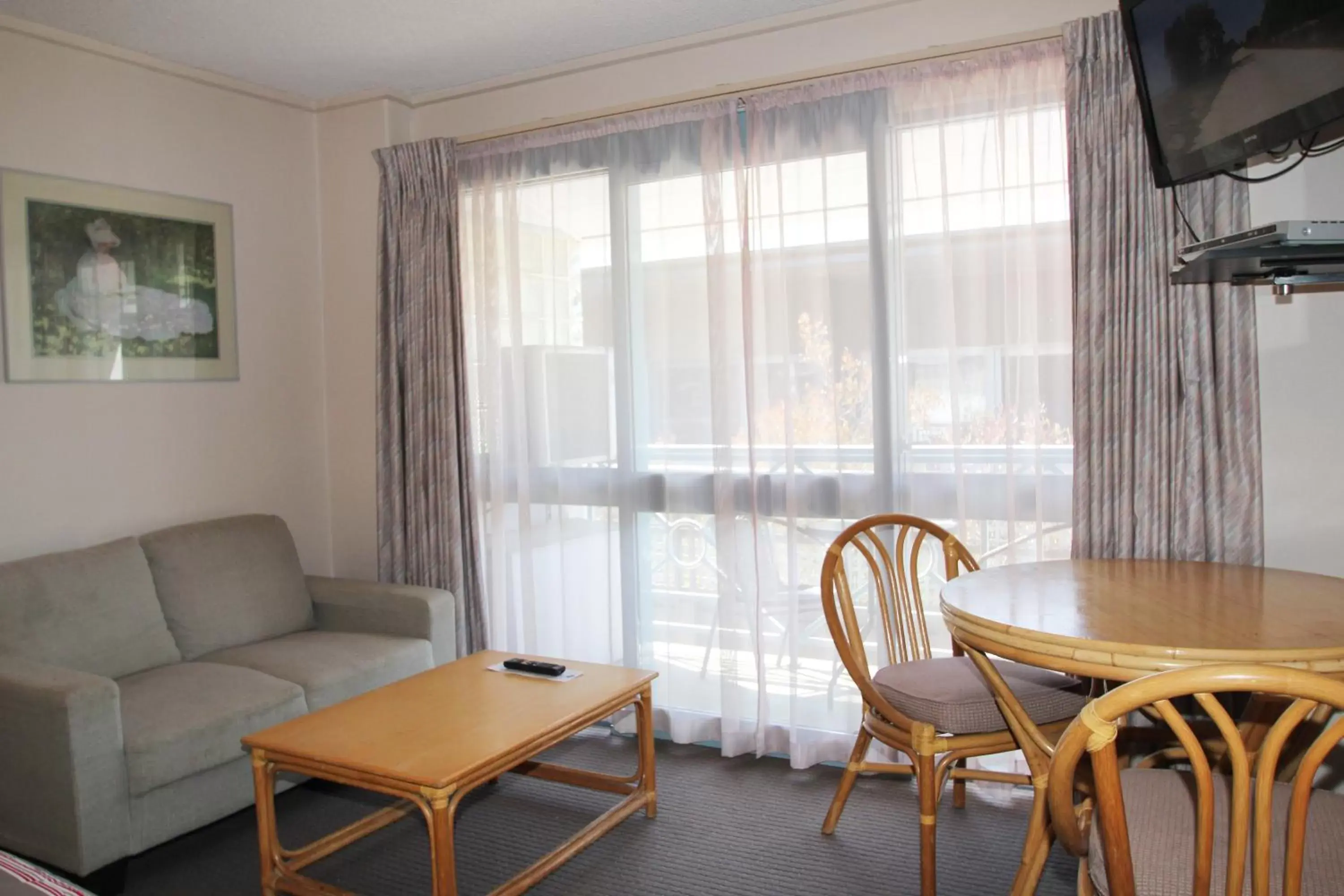 Seating Area in Beaumaris Bay Motel