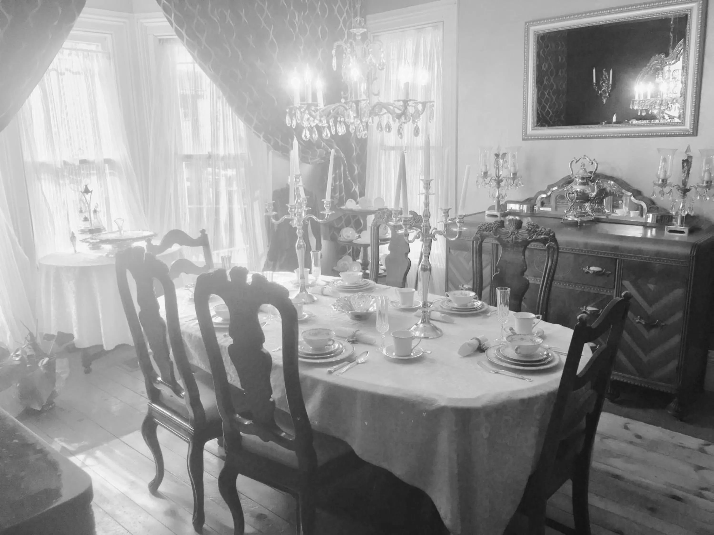 Activities, Restaurant/Places to Eat in Aaron House of Niagara Falls