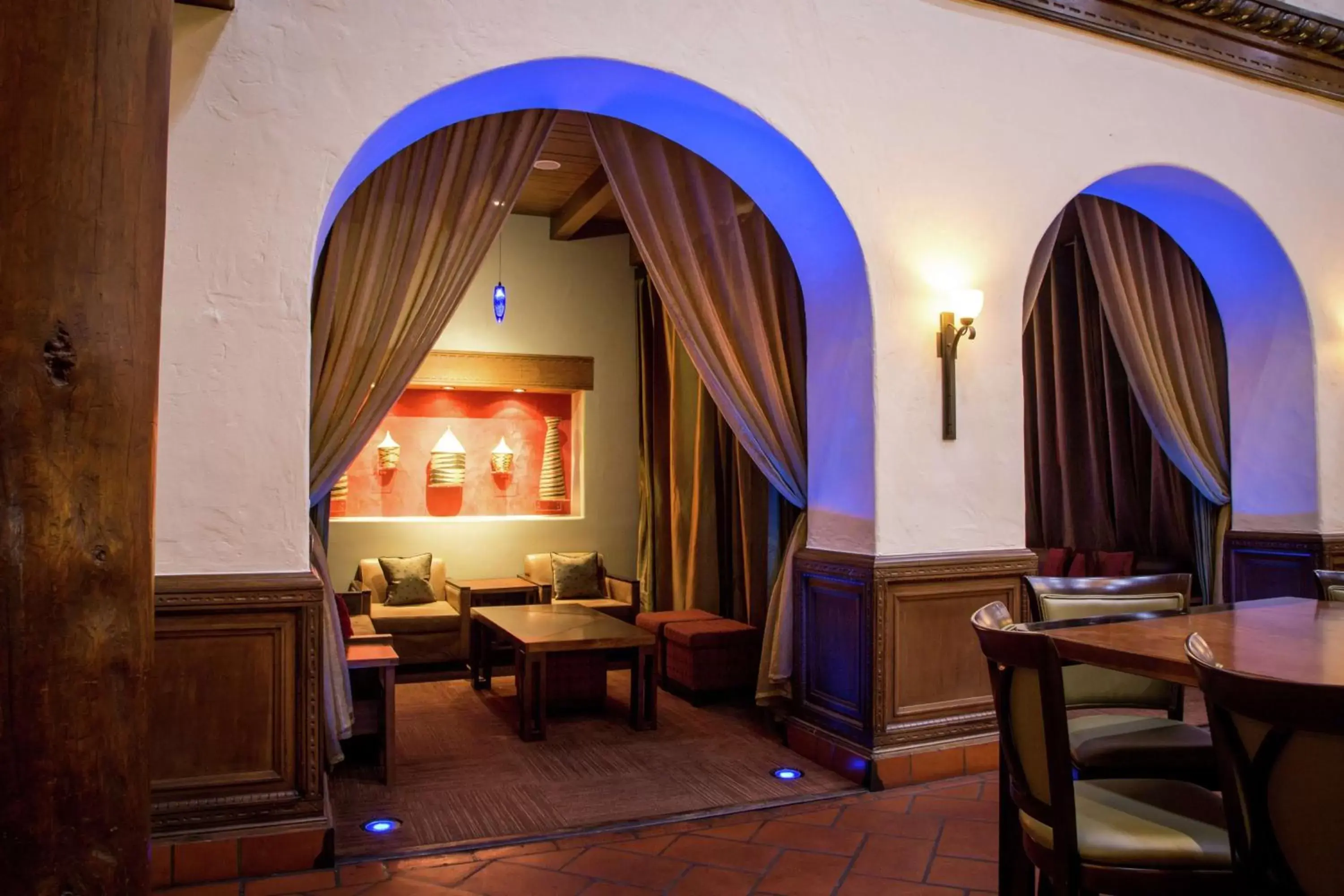 Lobby or reception, Seating Area in Hotel Andaluz Albuquerque, Curio Collection By Hilton