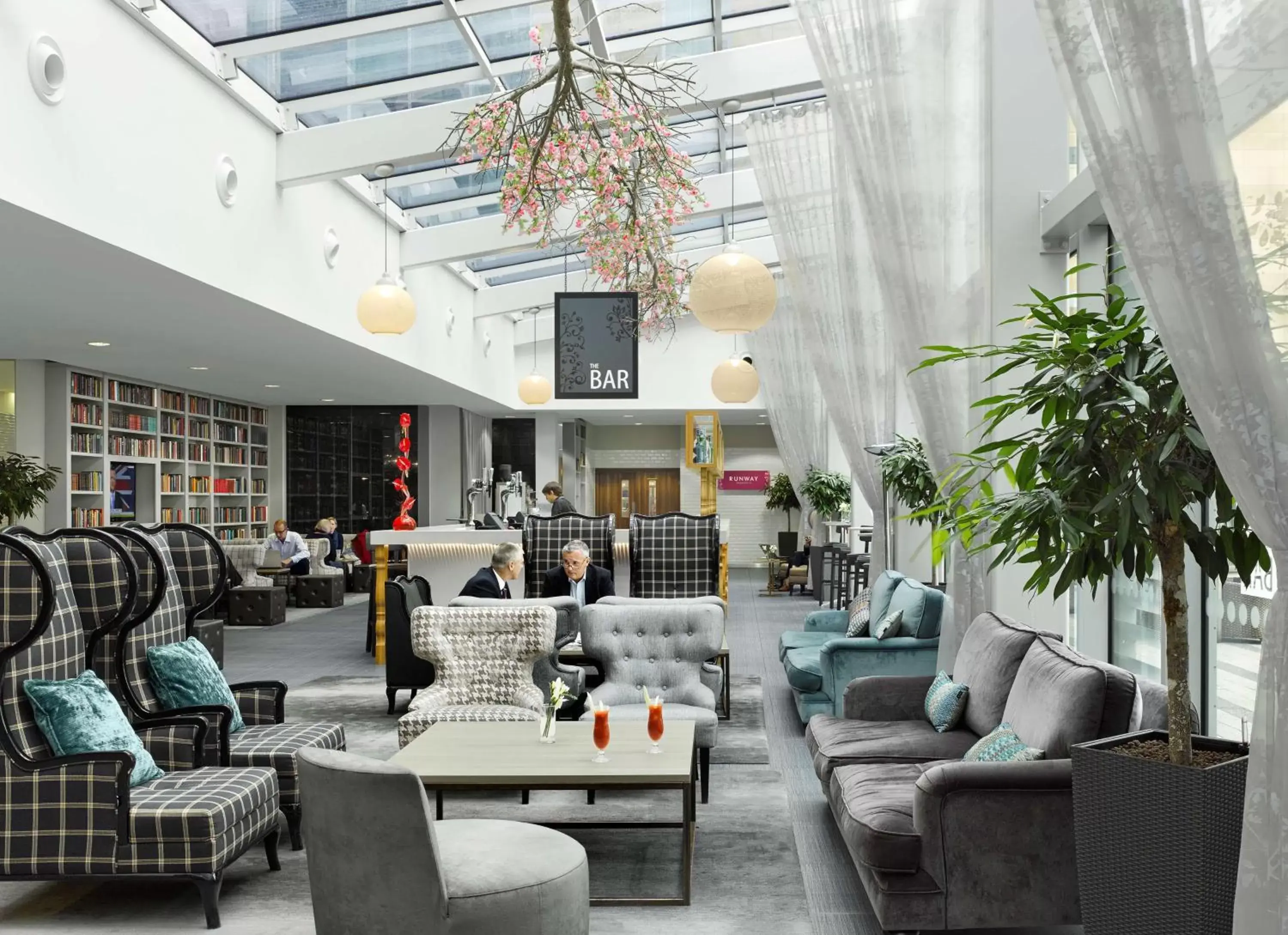 Lounge or bar, Lobby/Reception in Radisson Blu Hotel East Midlands Airport