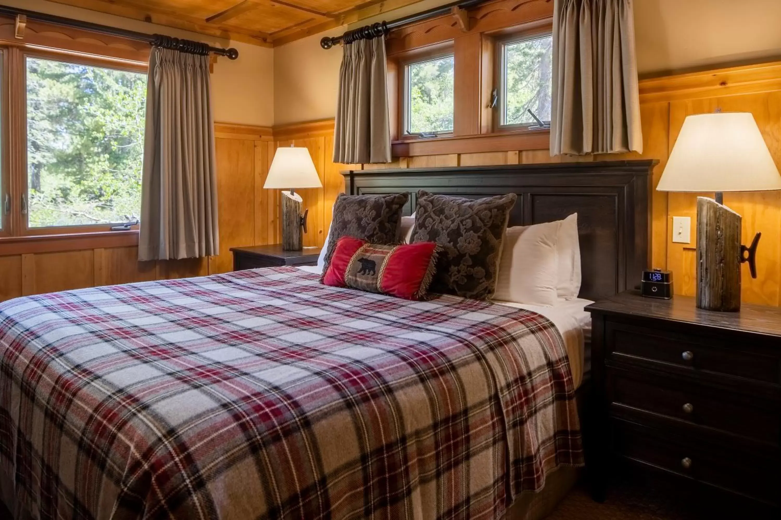 Bed in Tamarack Lodge