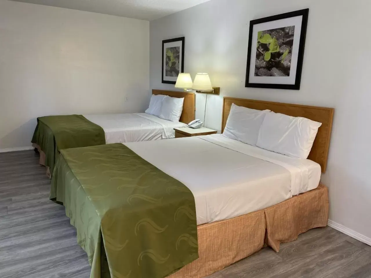 Bed in Rodeway Inn & Suites Omak - Okanogan