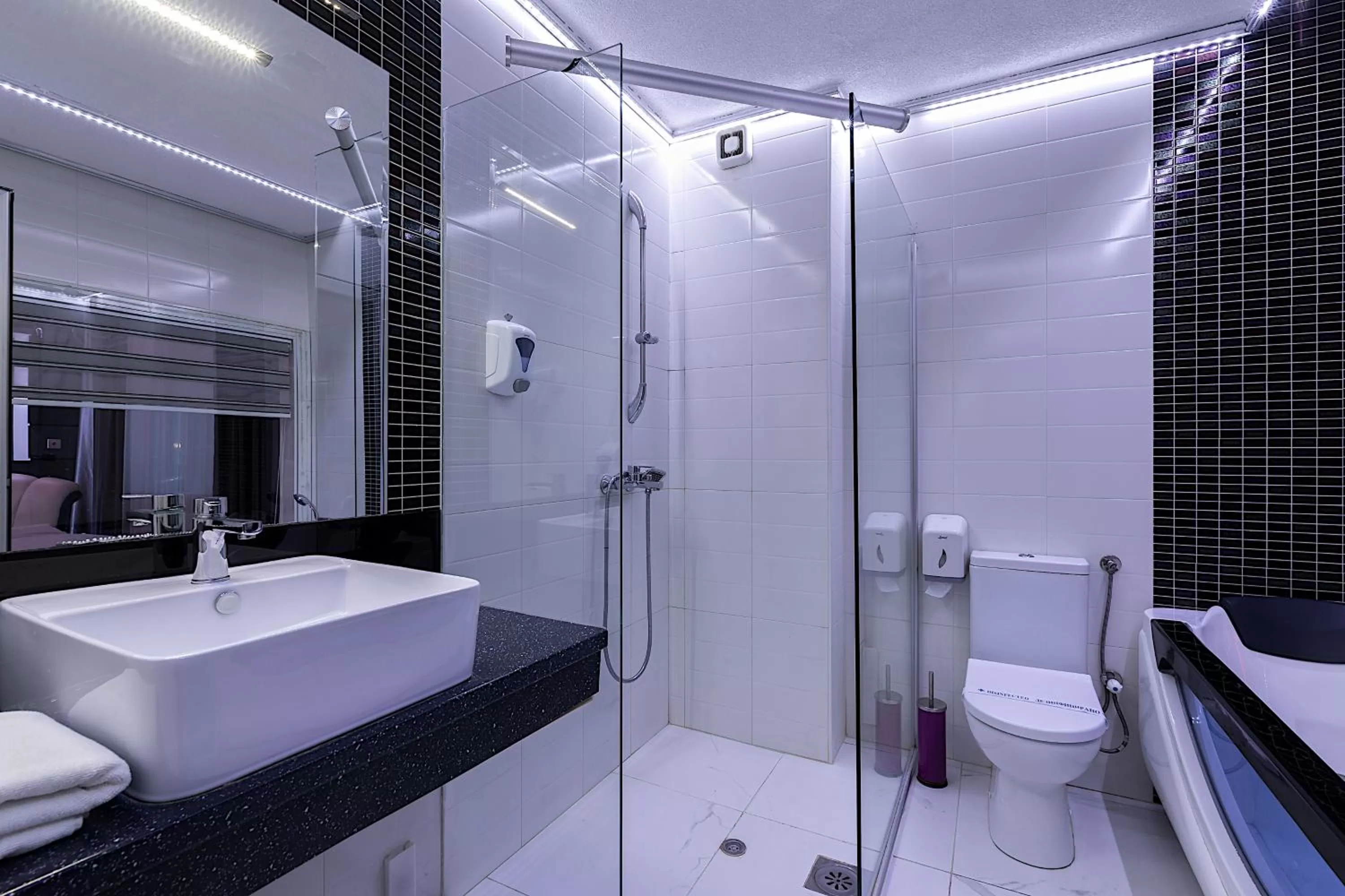 Shower in Hotel De KOKA