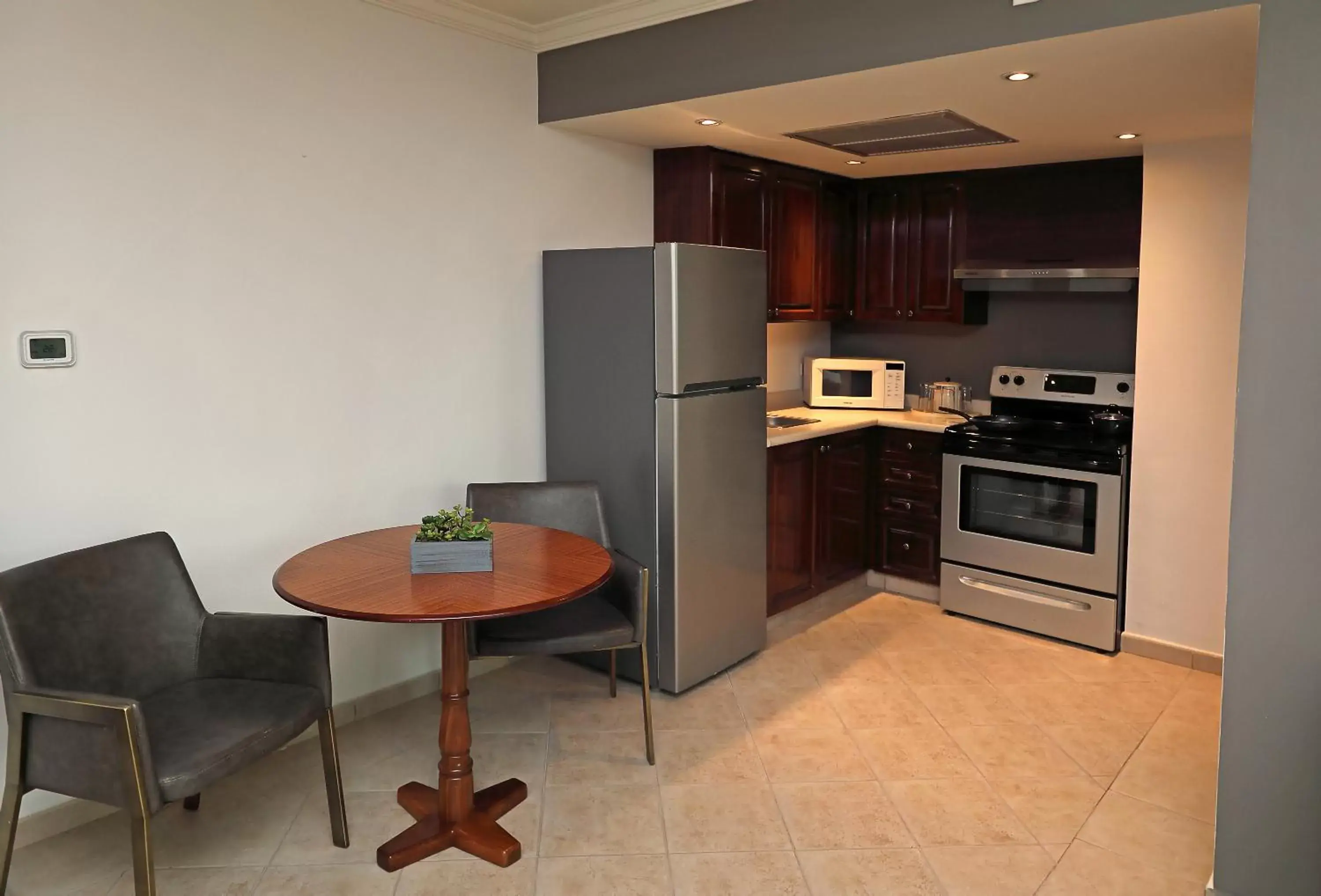 kitchen, Kitchen/Kitchenette in Crowne Plaza Panama, an IHG Hotel