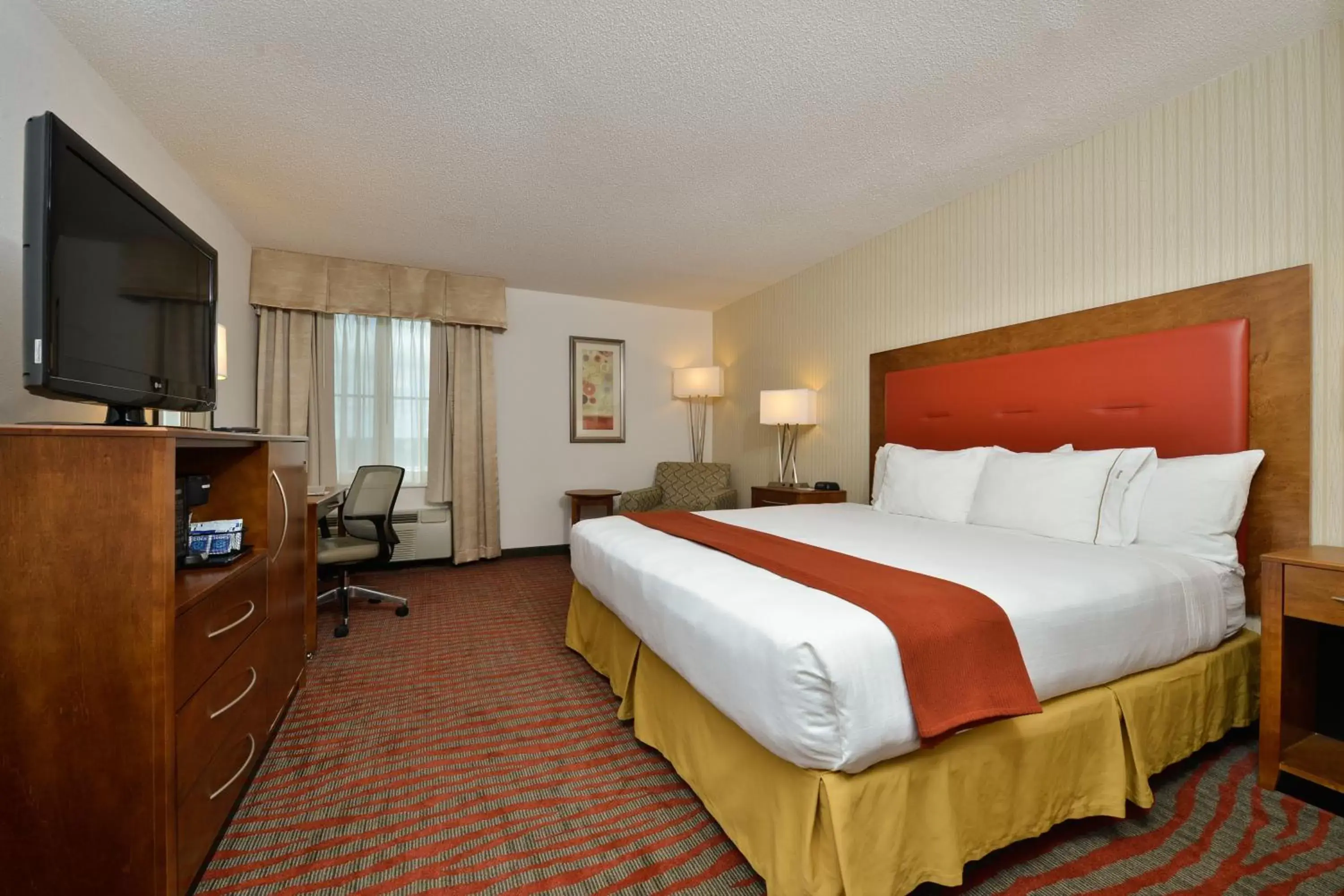 Photo of the whole room, Bed in Holiday Inn Express Boston/Milford Hotel, an IHG Hotel