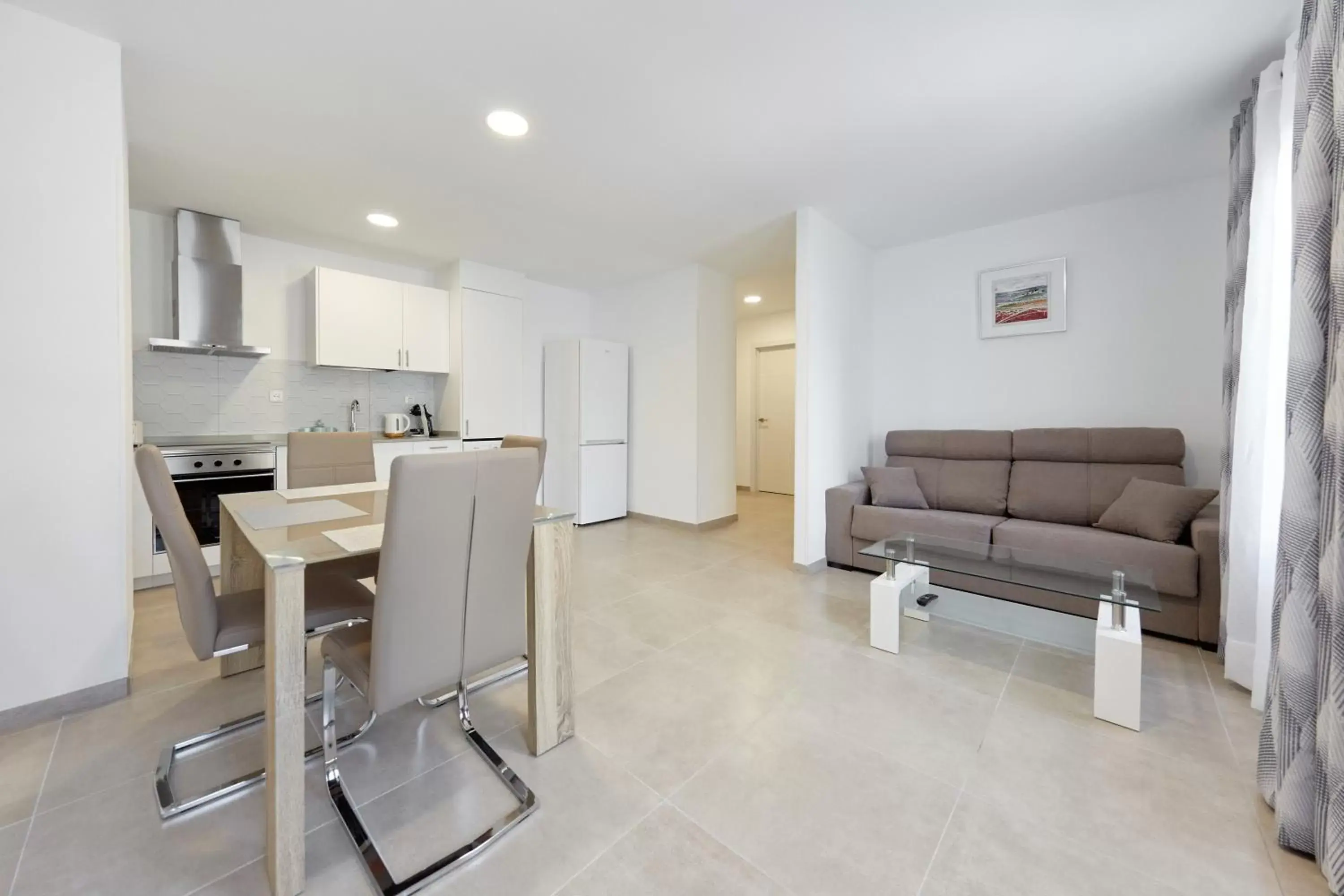 Kitchen or kitchenette, Dining Area in Sonrisa Deluxe Apartments, Levante