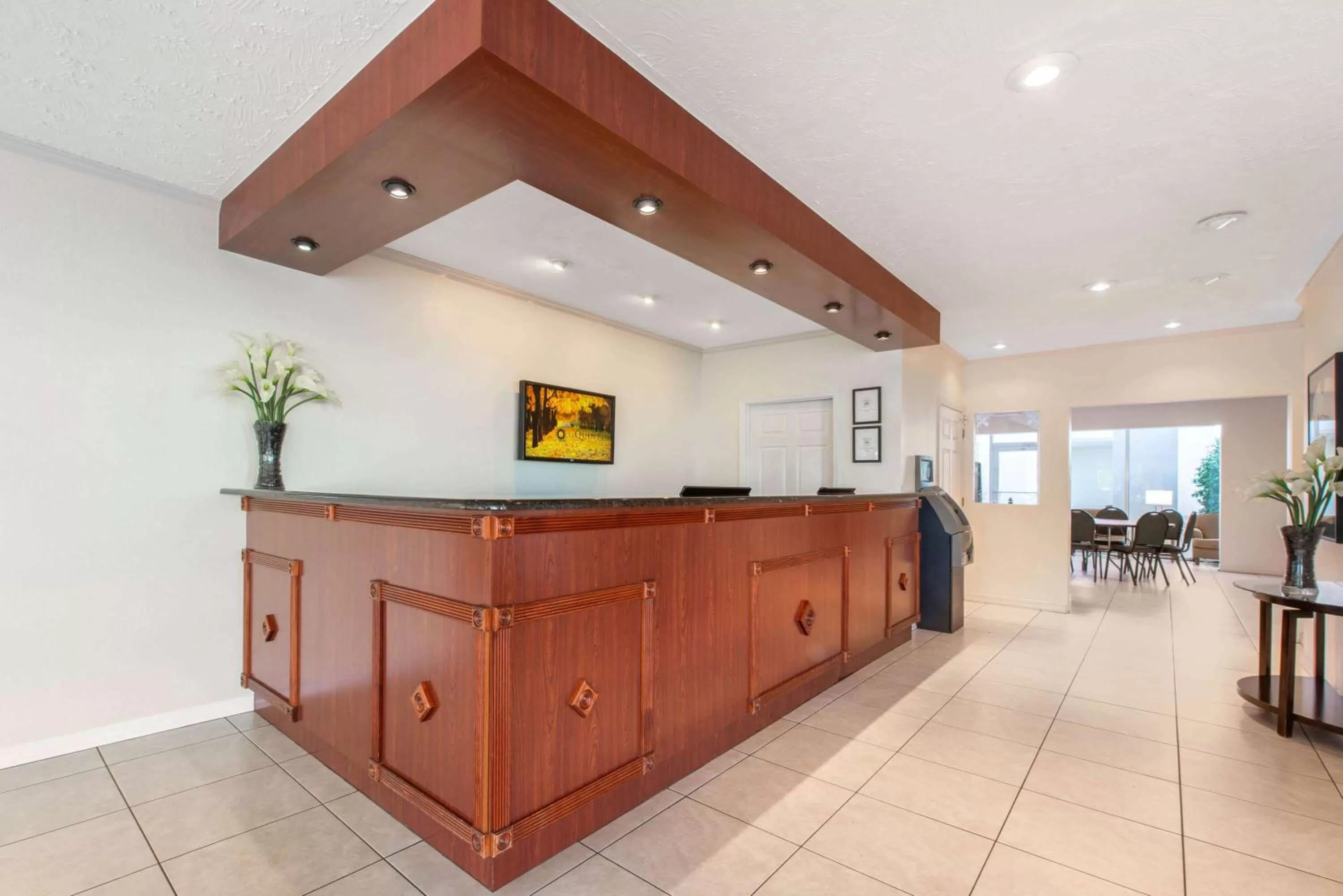 Lobby or reception in La Quinta by Wyndham Clearwater Central