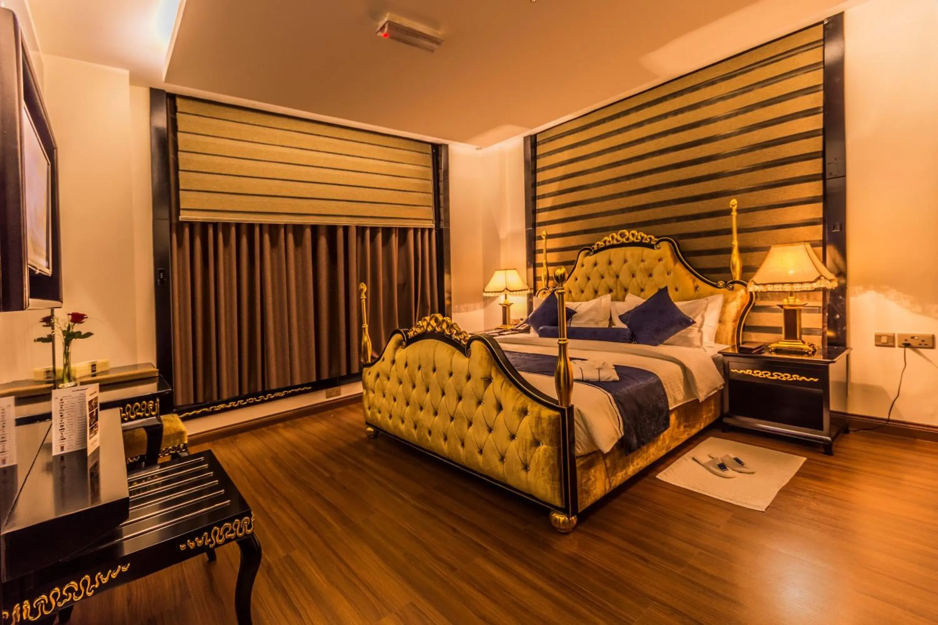 Bedroom in Golden Tulip Headington