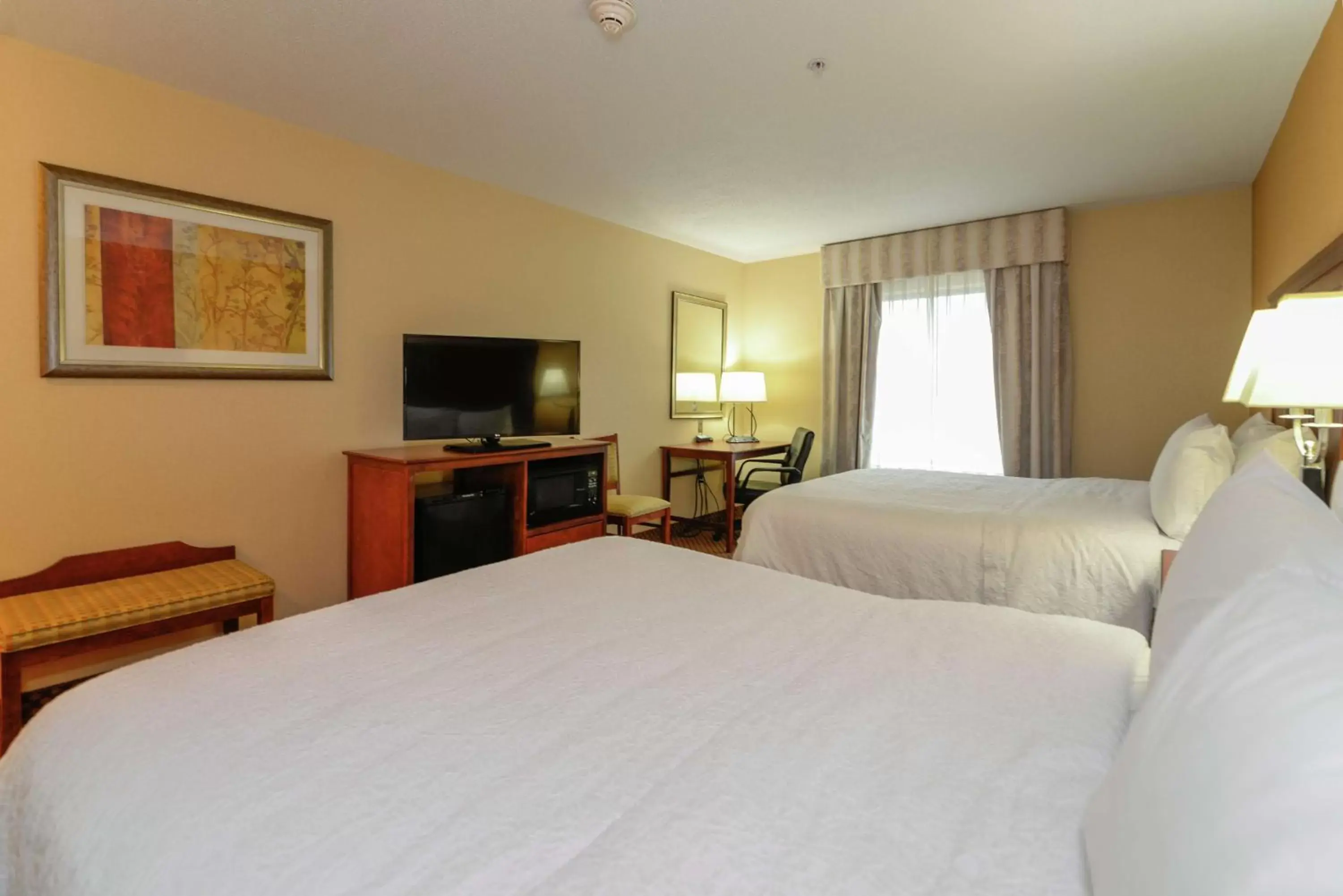 Bedroom, Bed in Hampton Inn & Suites Detroit/Chesterfield