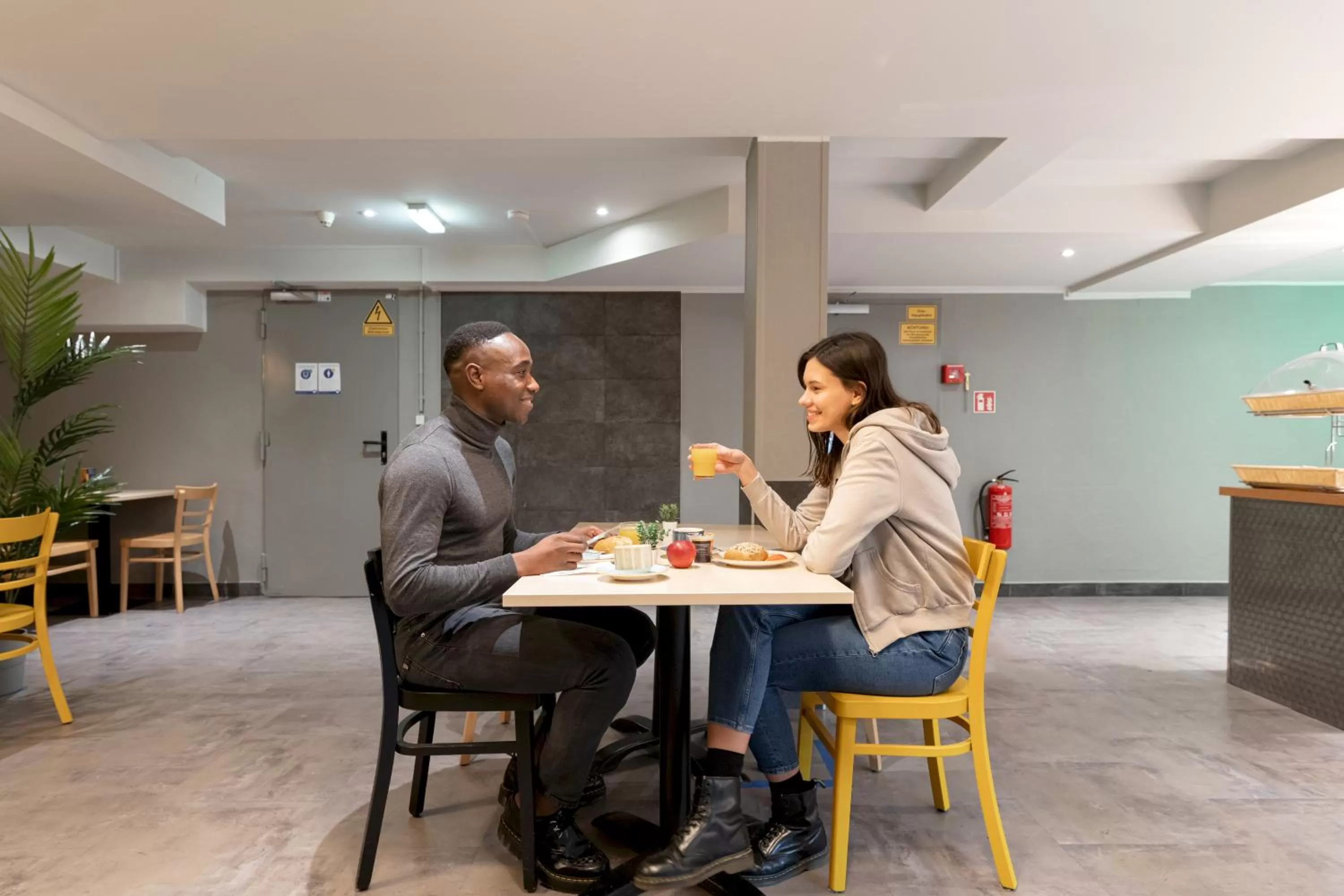 Restaurant/places to eat in a&o Hamburg Hammer Kirche