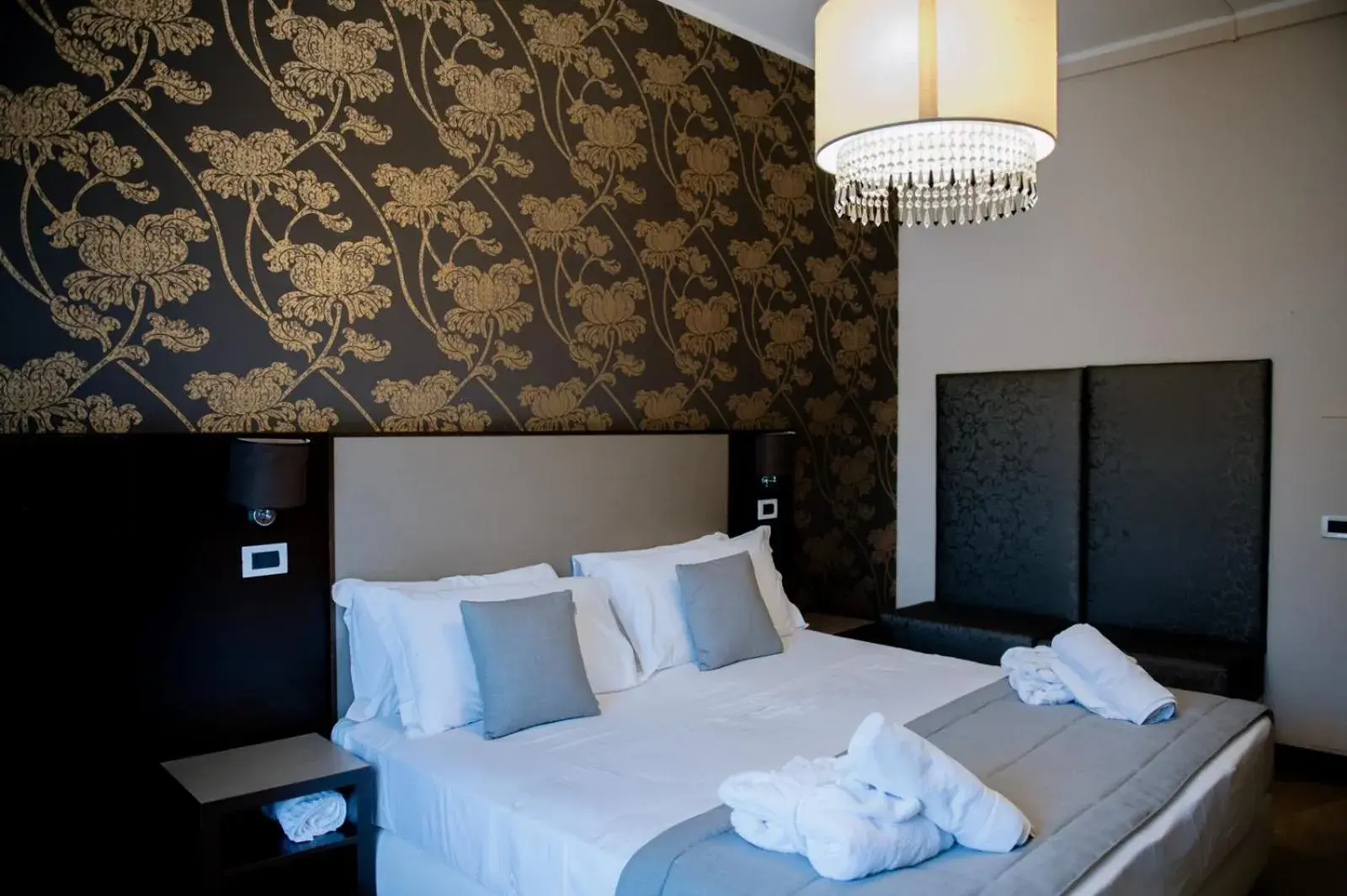 Bedroom, Bed in Hotel Lalla & Villa Orly Beauty & Relax