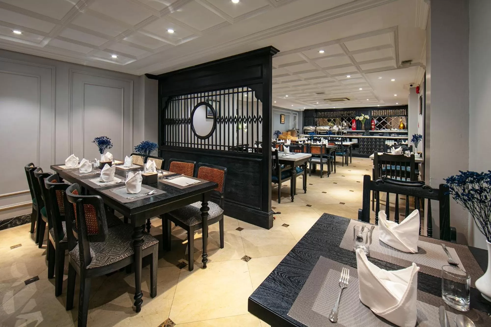 Restaurant/places to eat in Scent Premium Hotel