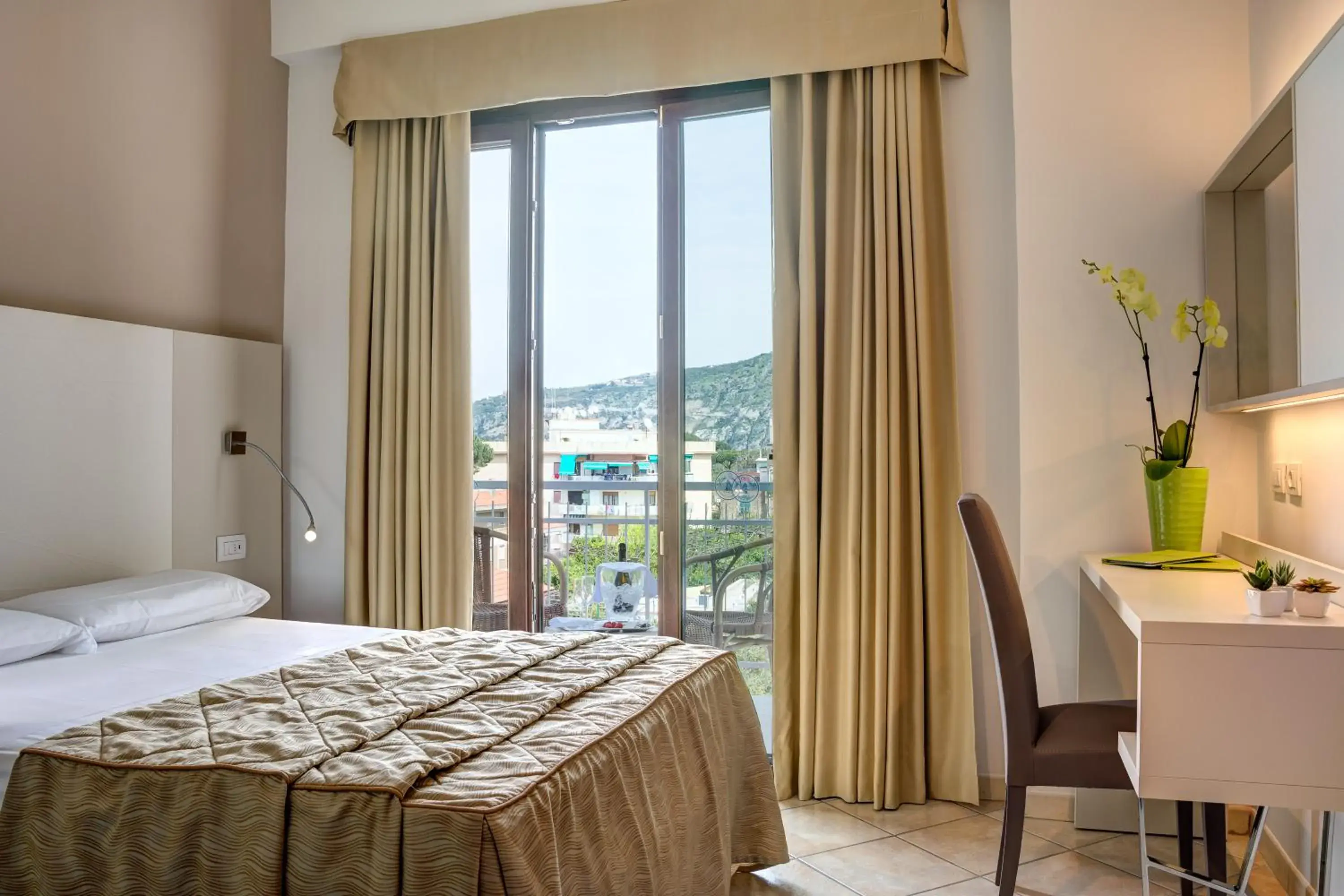 Bed in Hotel Caravel Bed in Hotel Caravel