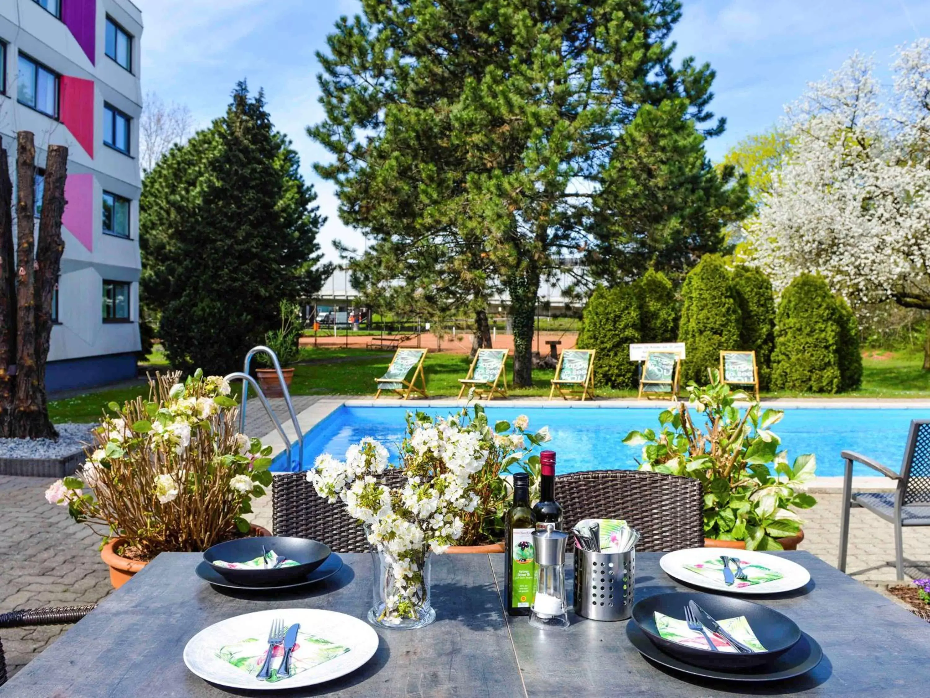 Restaurant/places to eat, Swimming Pool in Ibis Styles Linz