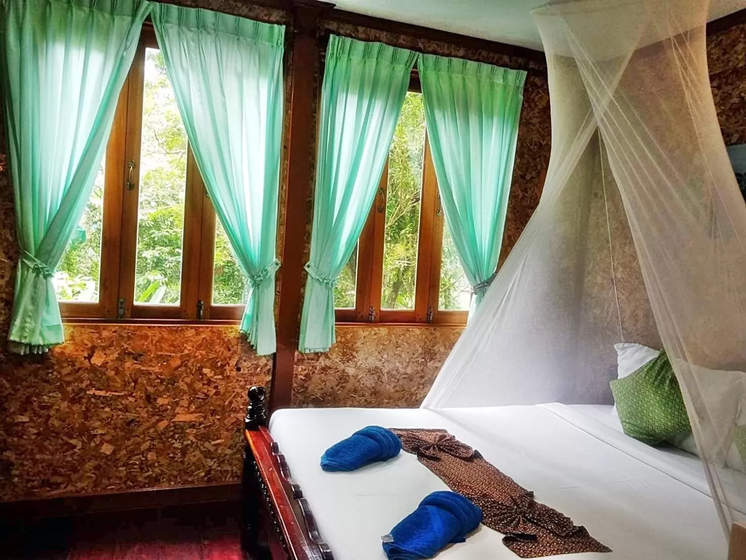 Bed in Tree Tops River Huts