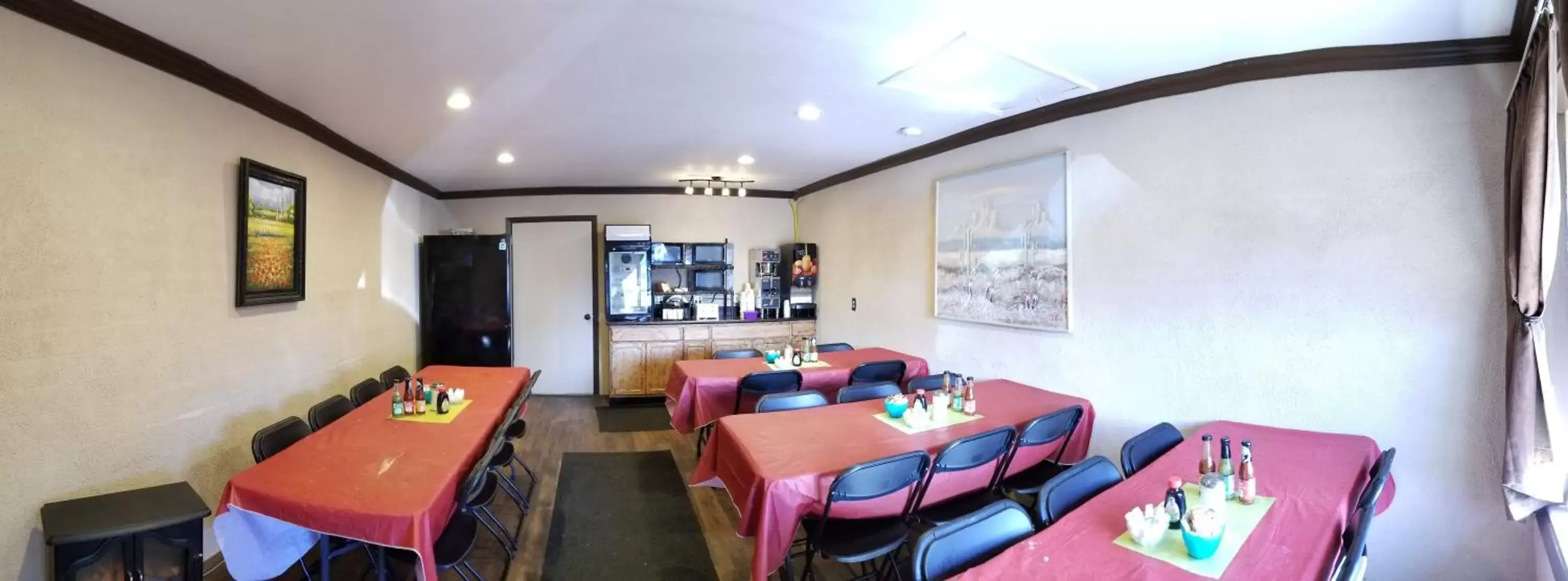 Food and drinks in Adobe Sands Motel Food and drinks in Adobe Sands Motel