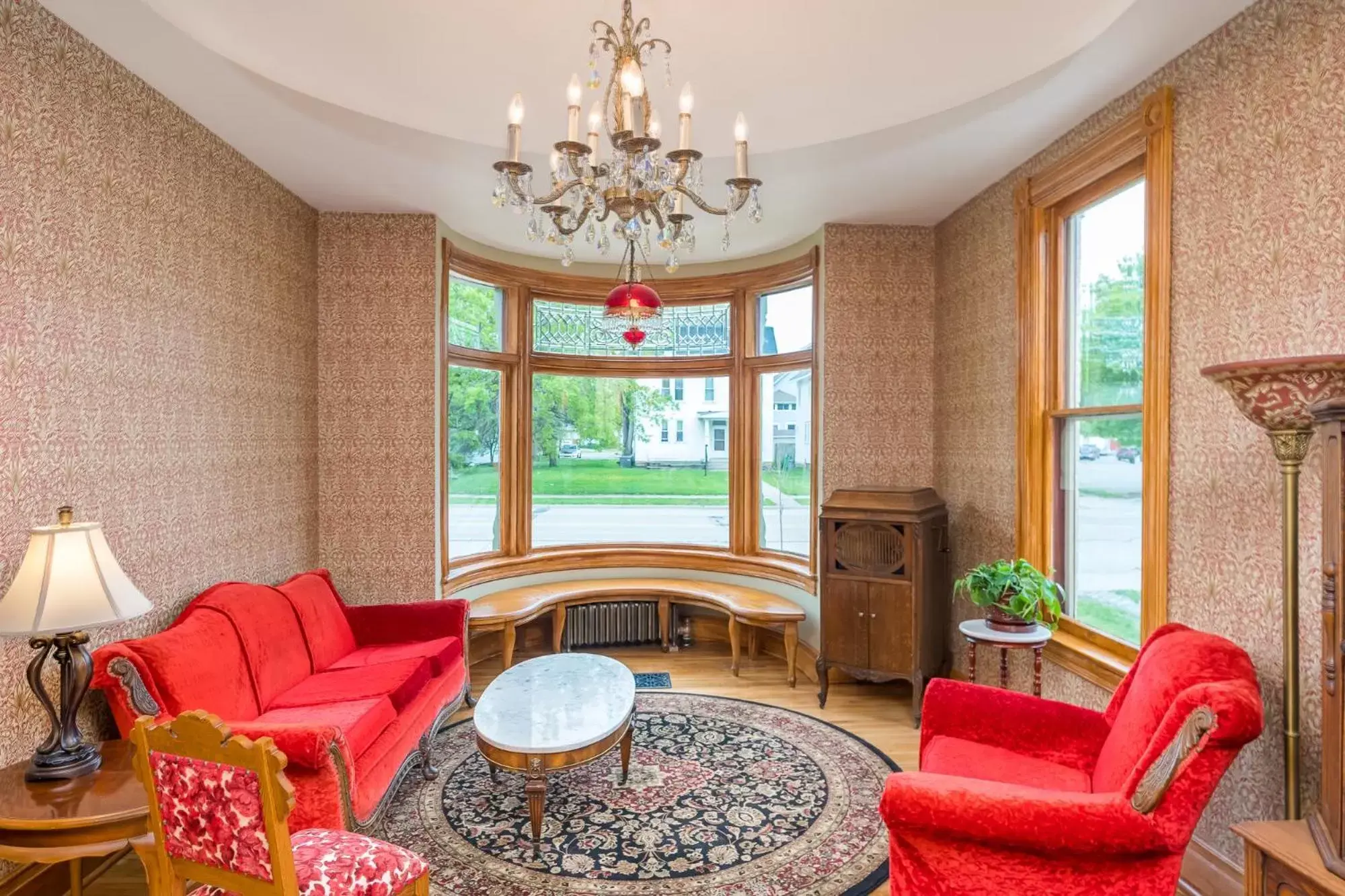 Living room in Moulin Rouge House Bed and Breakfast