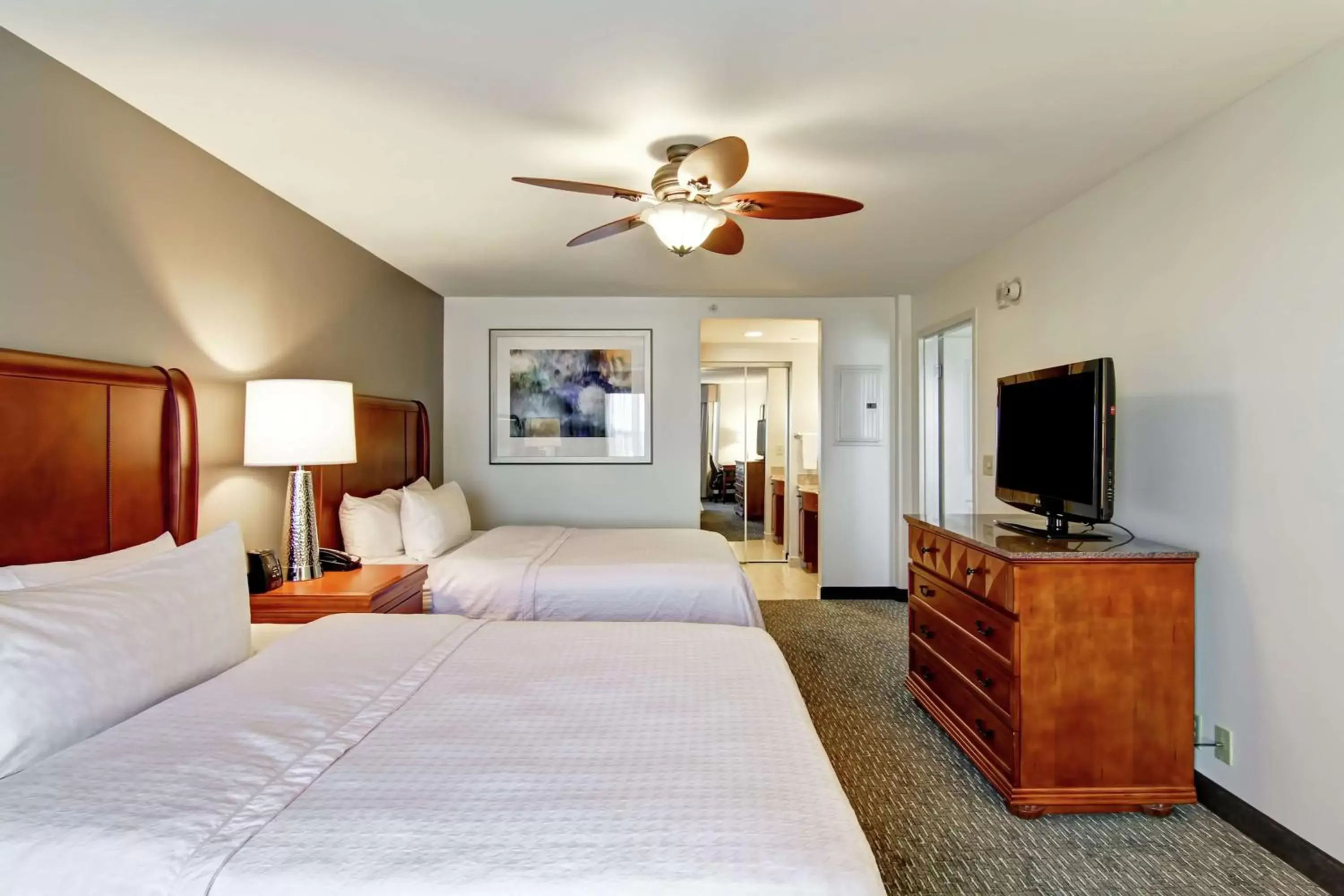 Bedroom, TV/Entertainment Center in Homewood Suites by Hilton Bentonville-Rogers