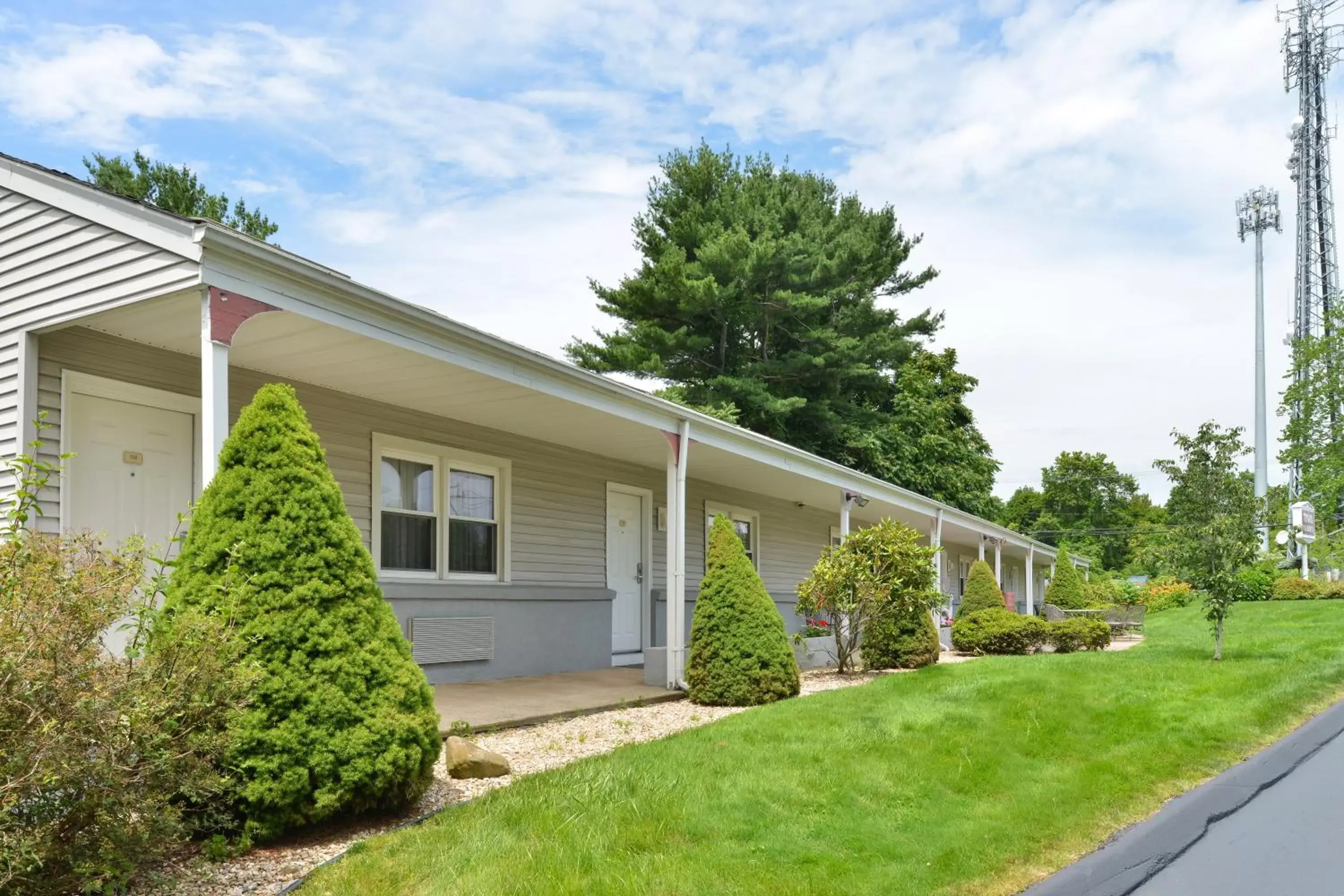 Property building in Tower Inn and Suites of Guilford / Madison Property building in Tower Inn and Suites of Guilford / Madison