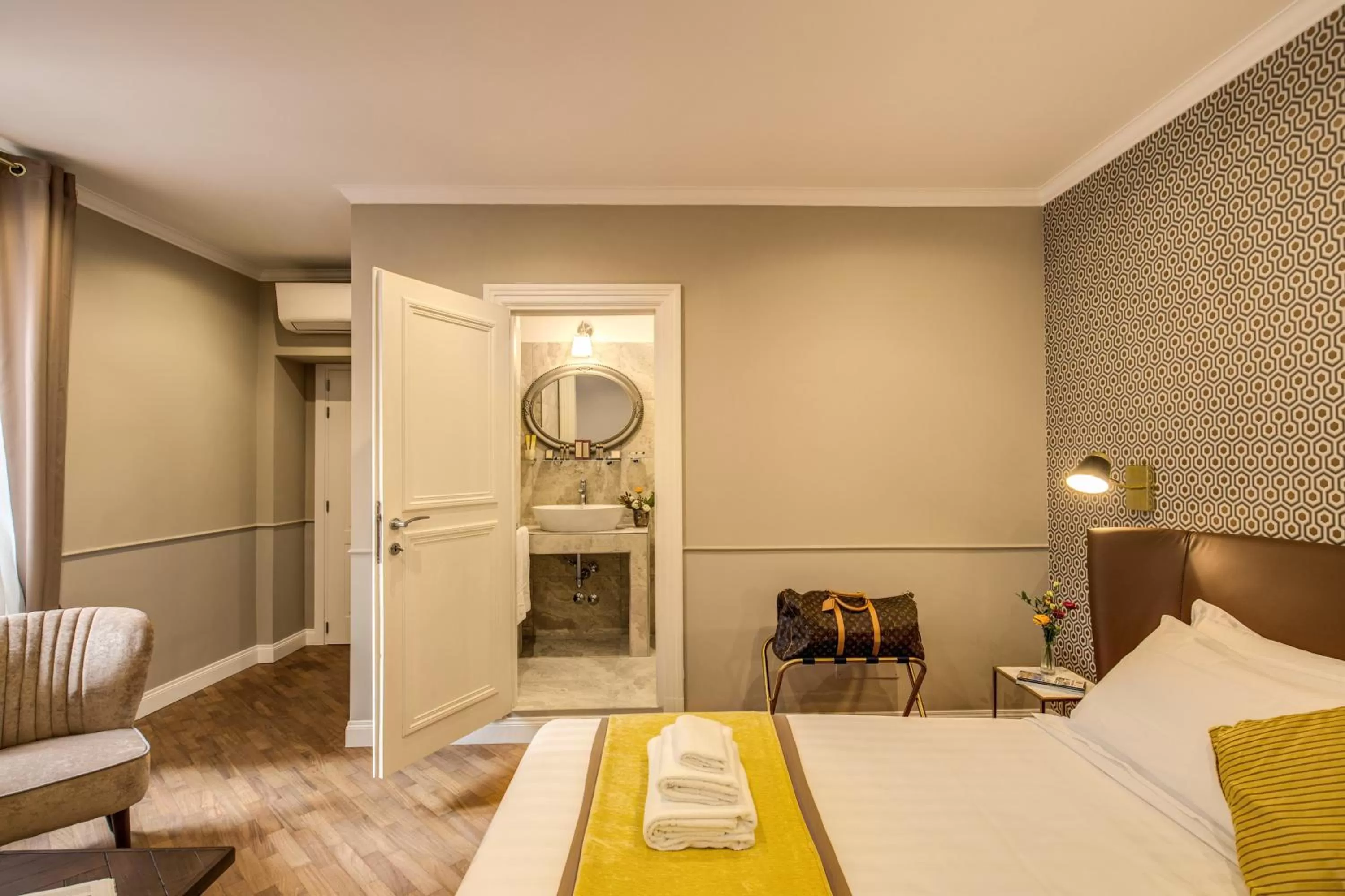 Bedroom, Bed in Charme Spagna Boutique Hotel