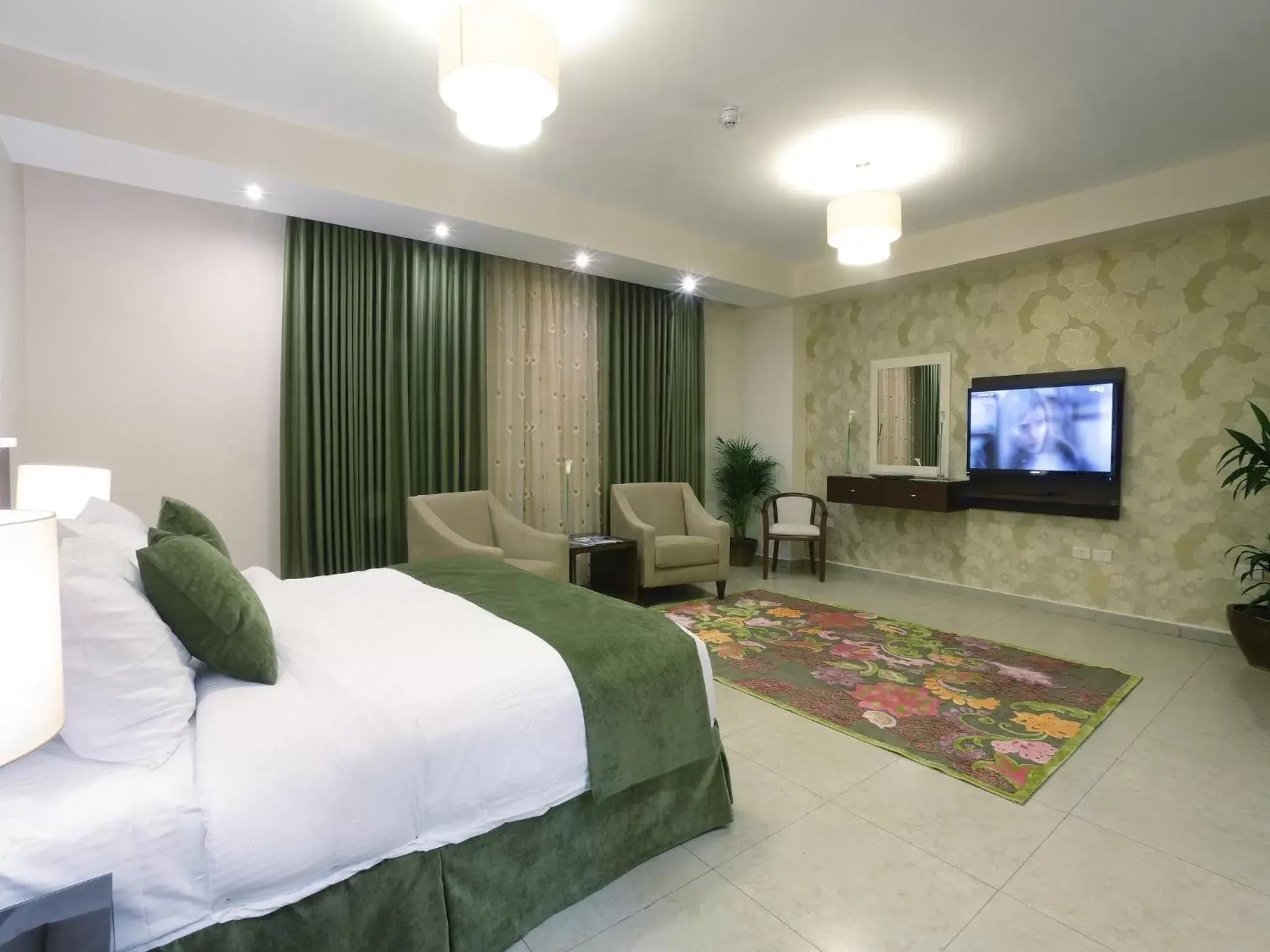 Bedroom, TV/Entertainment Center in City Rose Hotel Suites