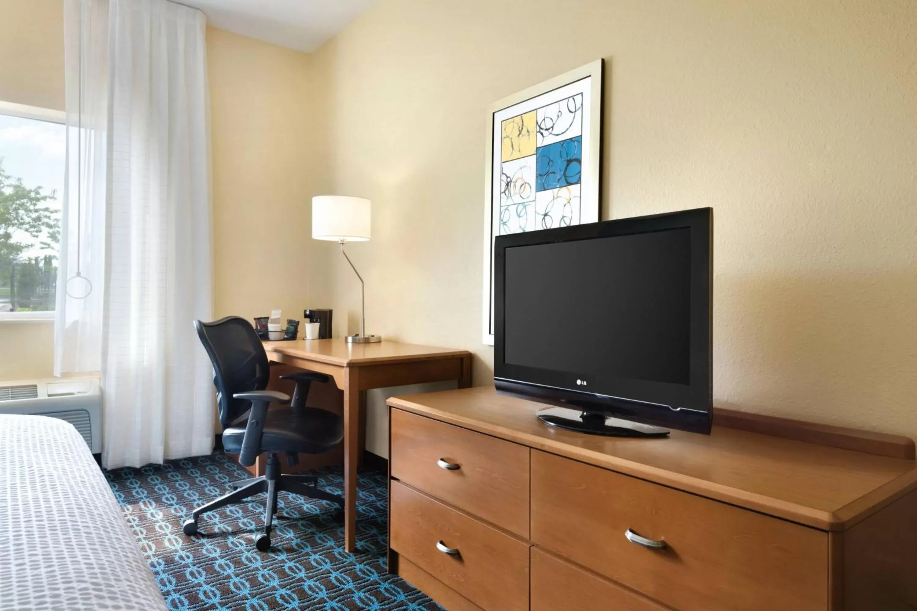 Photo of the whole room, TV/Entertainment Center in Fairfield Inn Kankakee Bourbonnais