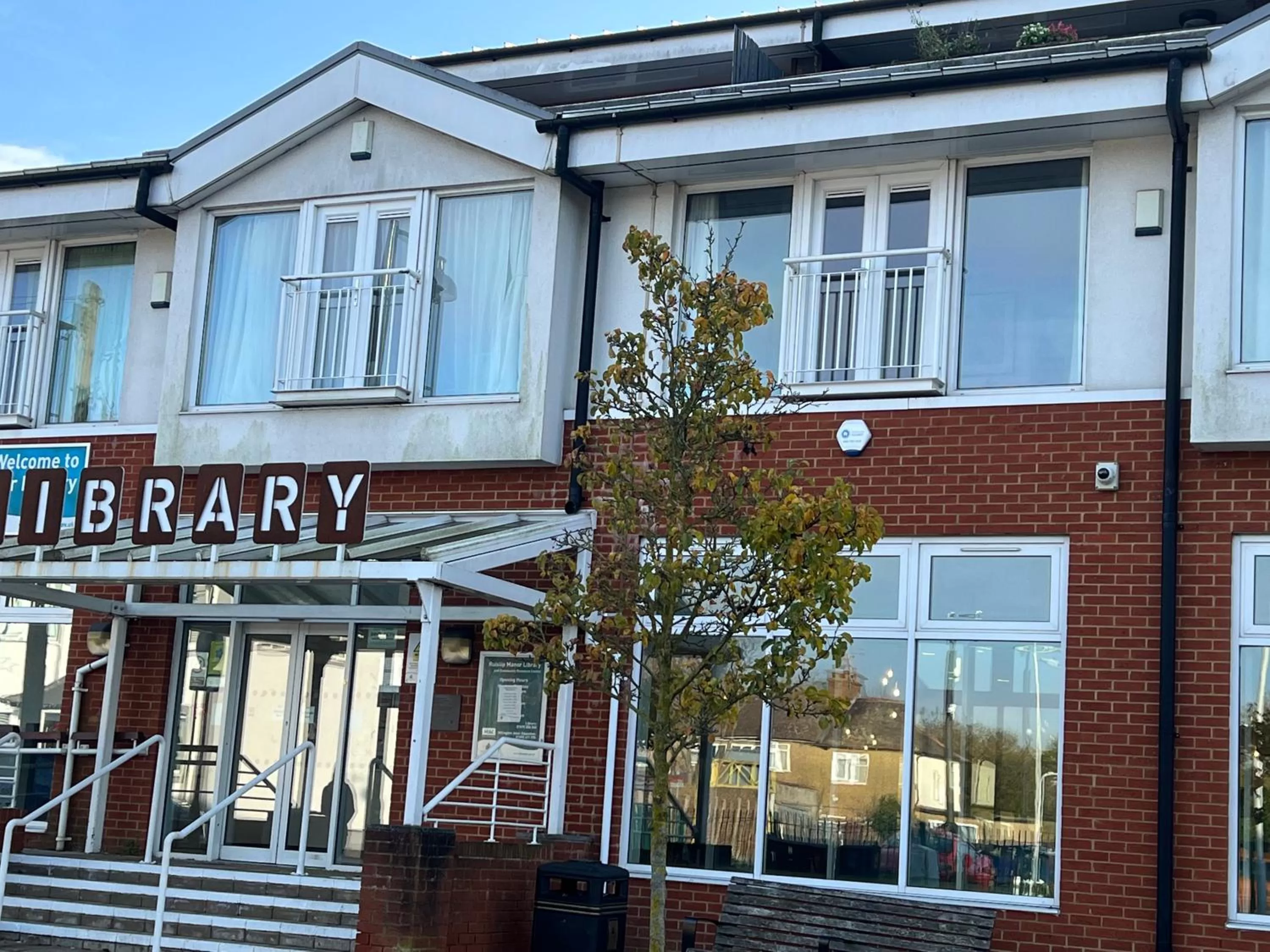 Neighbourhood in TJ Homes - Luxury Studio Suite with Garden View - Next to tube station London