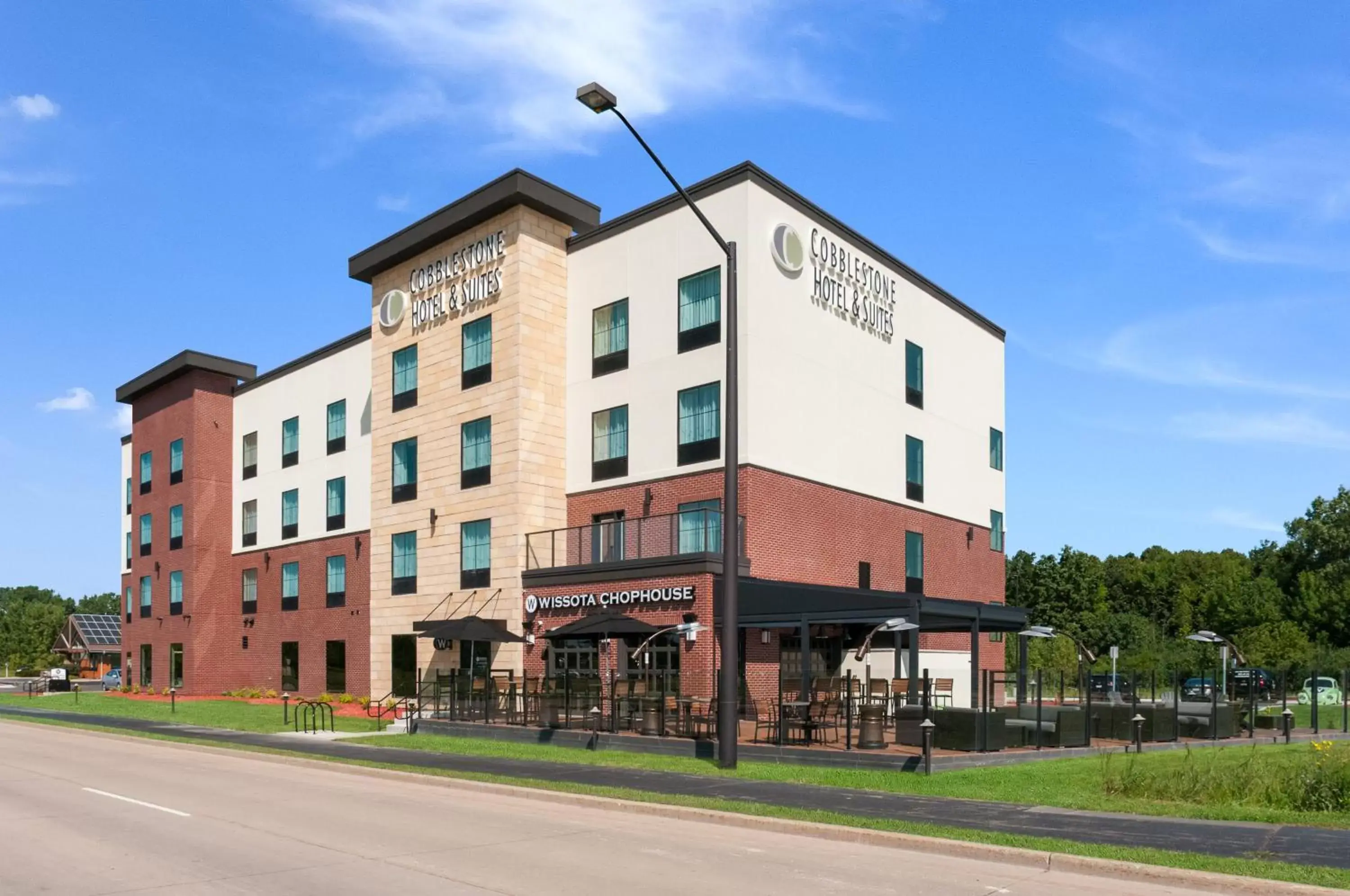 Facade/entrance, Property Building in Cobblestone Hotel & Suites Appleton International Airport