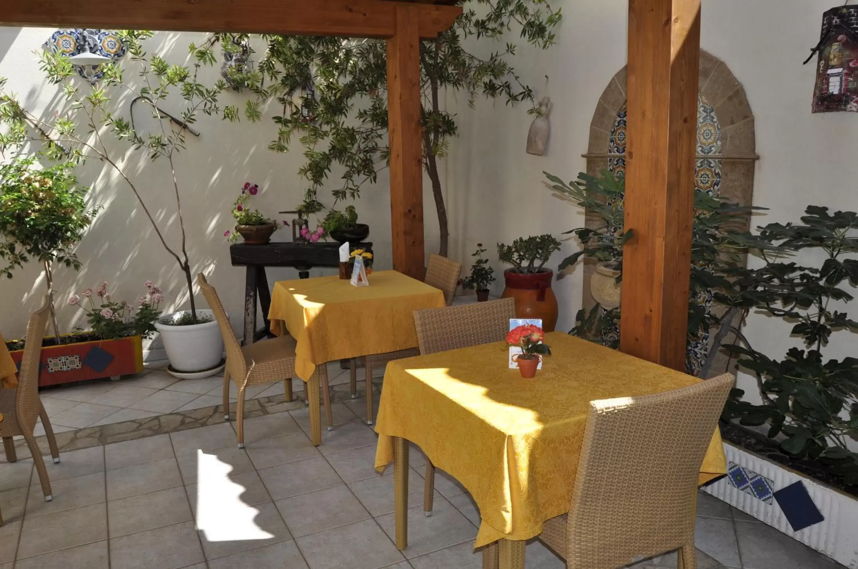 Patio, Restaurant/Places to Eat in Al-Tair