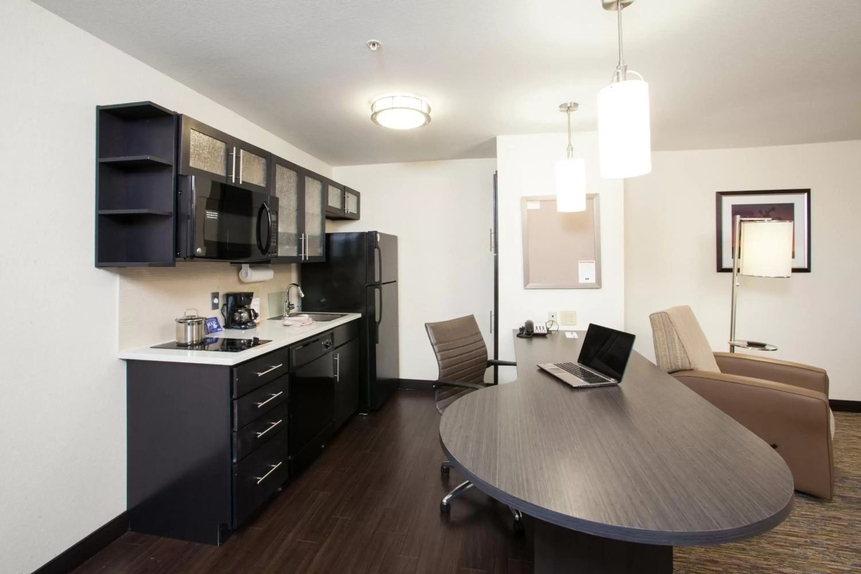 Photo of the whole room, Kitchen/Kitchenette in Candlewood Suites New Braunfels, an IHG Hotel