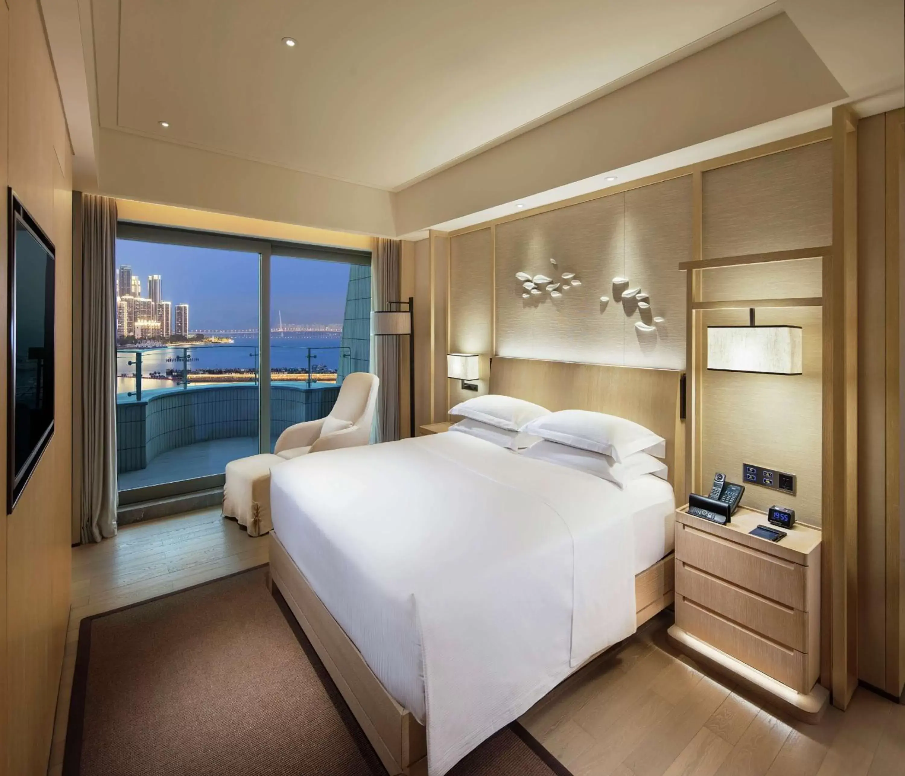 Bedroom, Bed in Hilton Shenzhen Shekou Nanhai