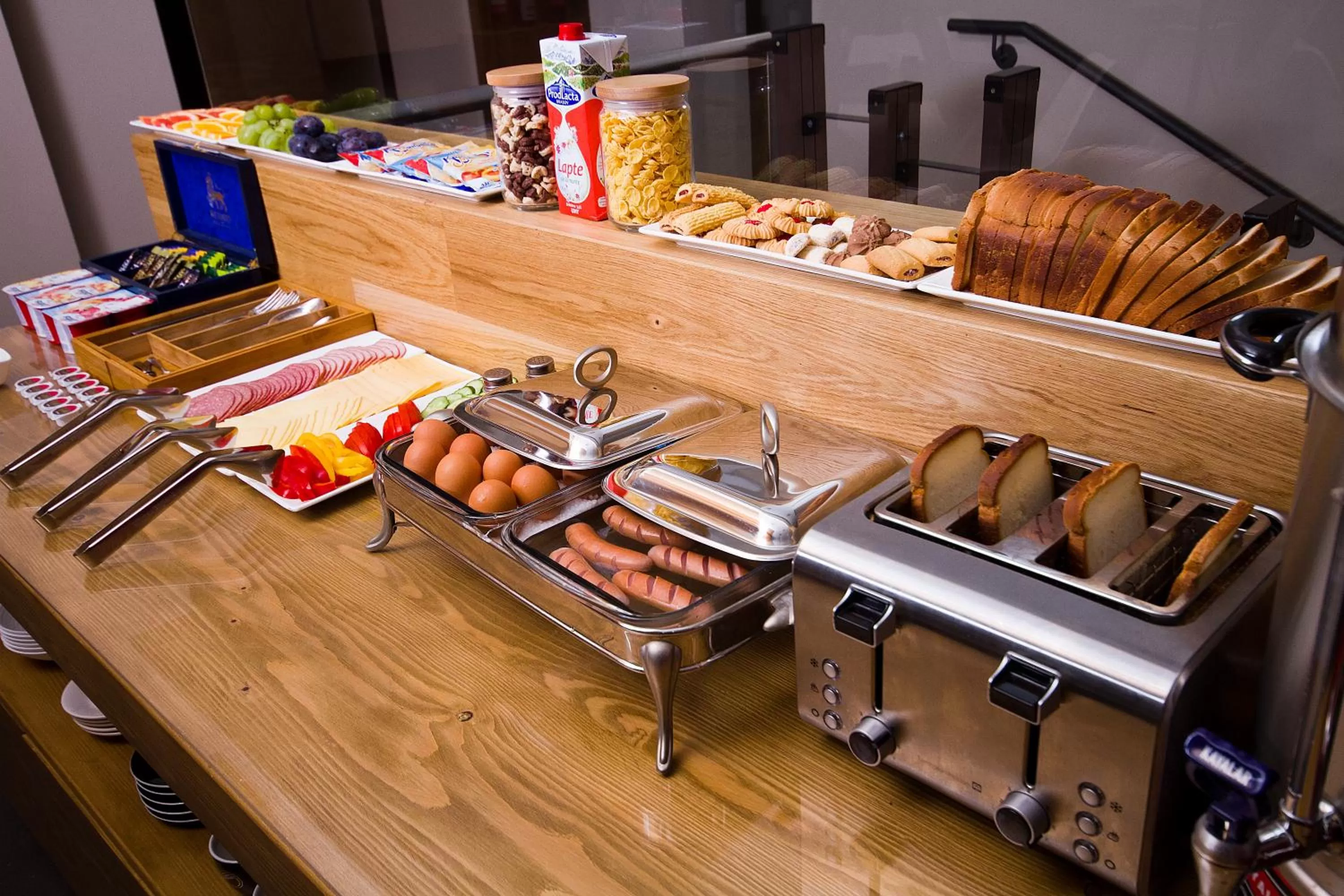 Coffee/tea facilities in Wine Hotel Chisinau