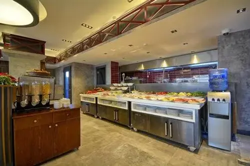 Buffet breakfast, Restaurant/Places to Eat in Samir Deluxe Hotel