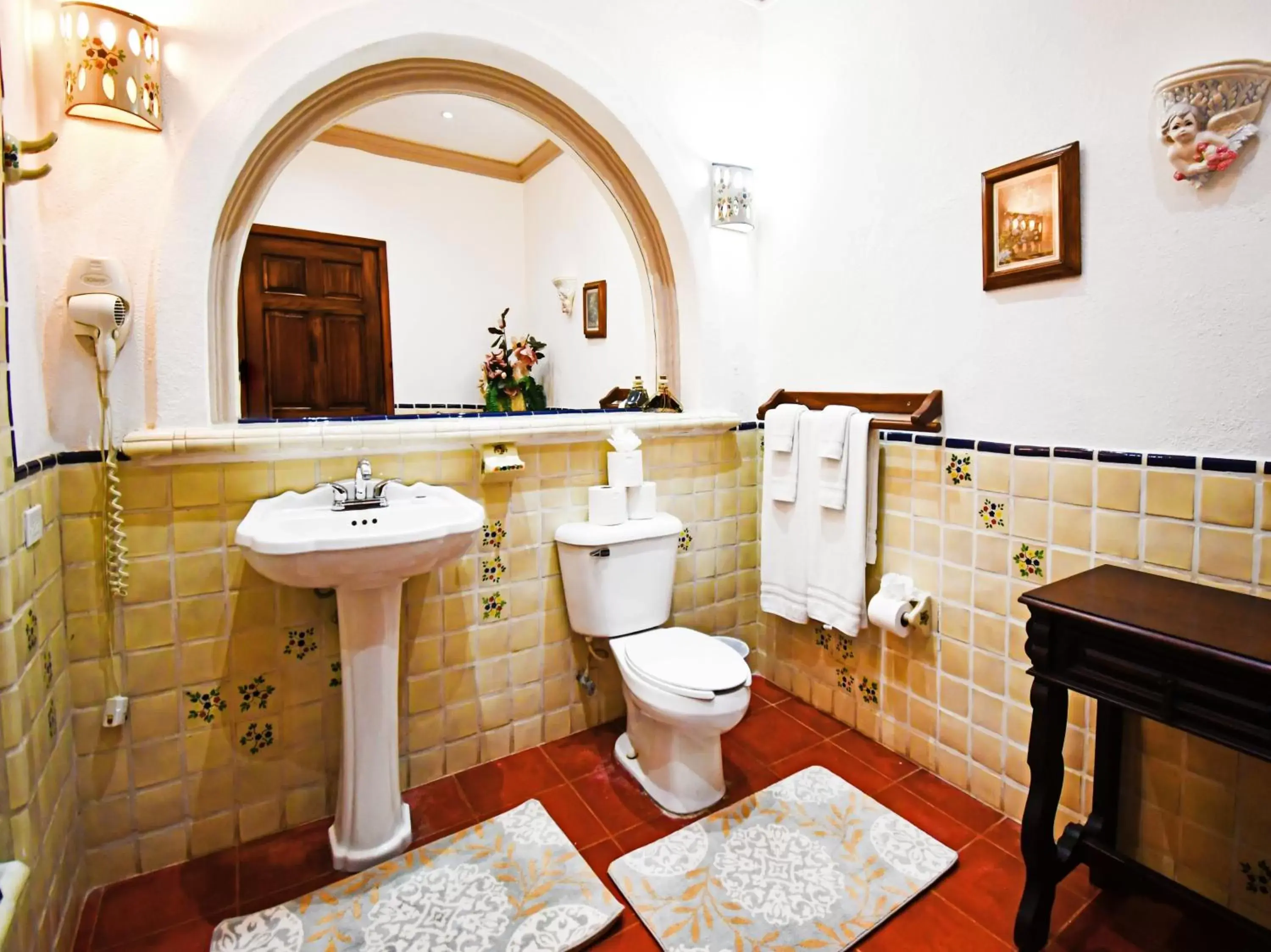 Bathroom in Collection O Casa Bella Hotel Boutique, Cabo San Lucas