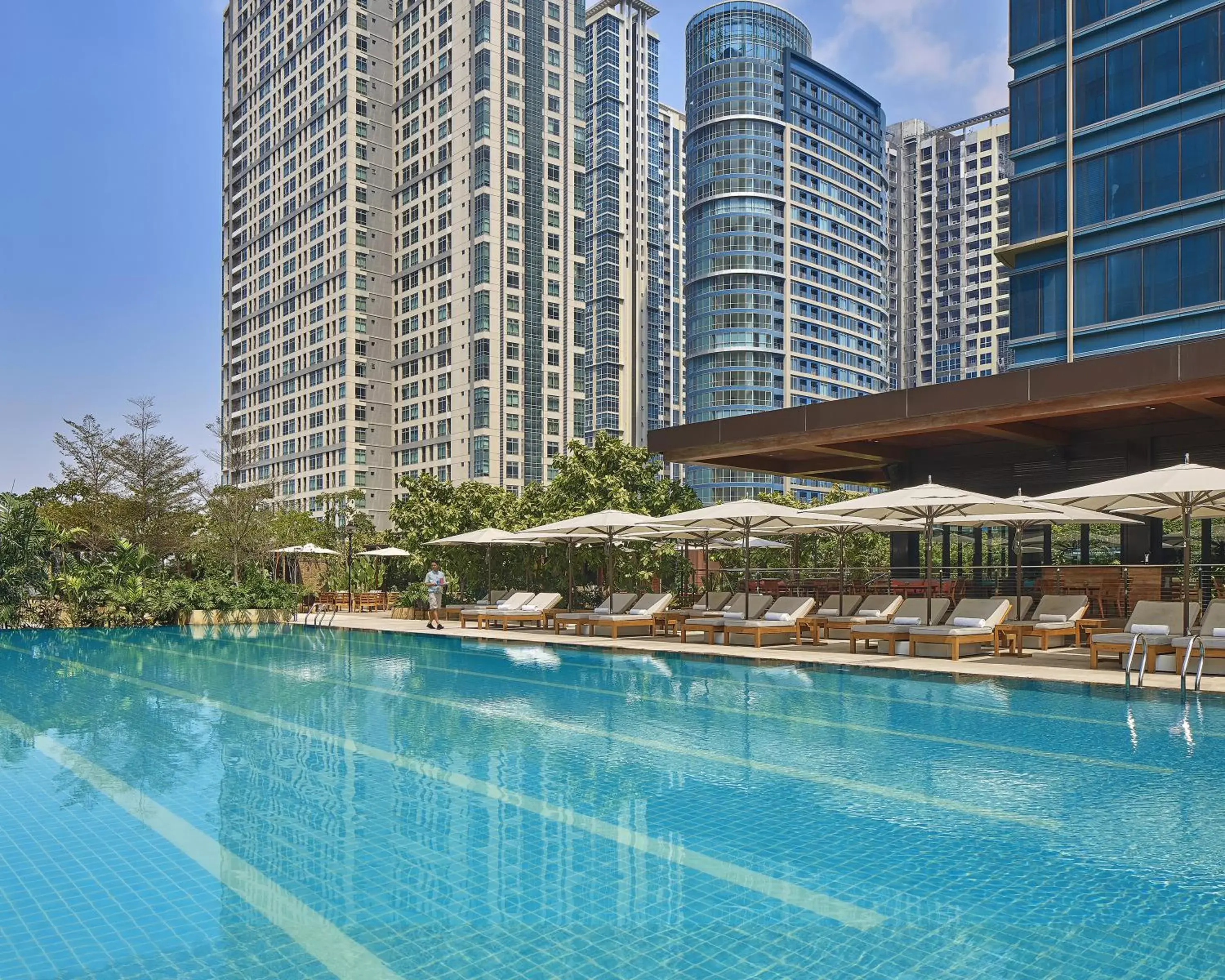 Swimming Pool in Grand Hyatt Manila