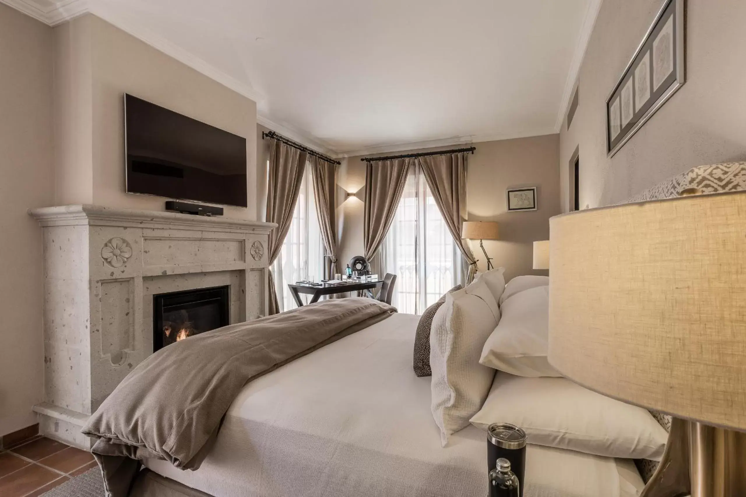 Bed in Artesana Luxury Villa