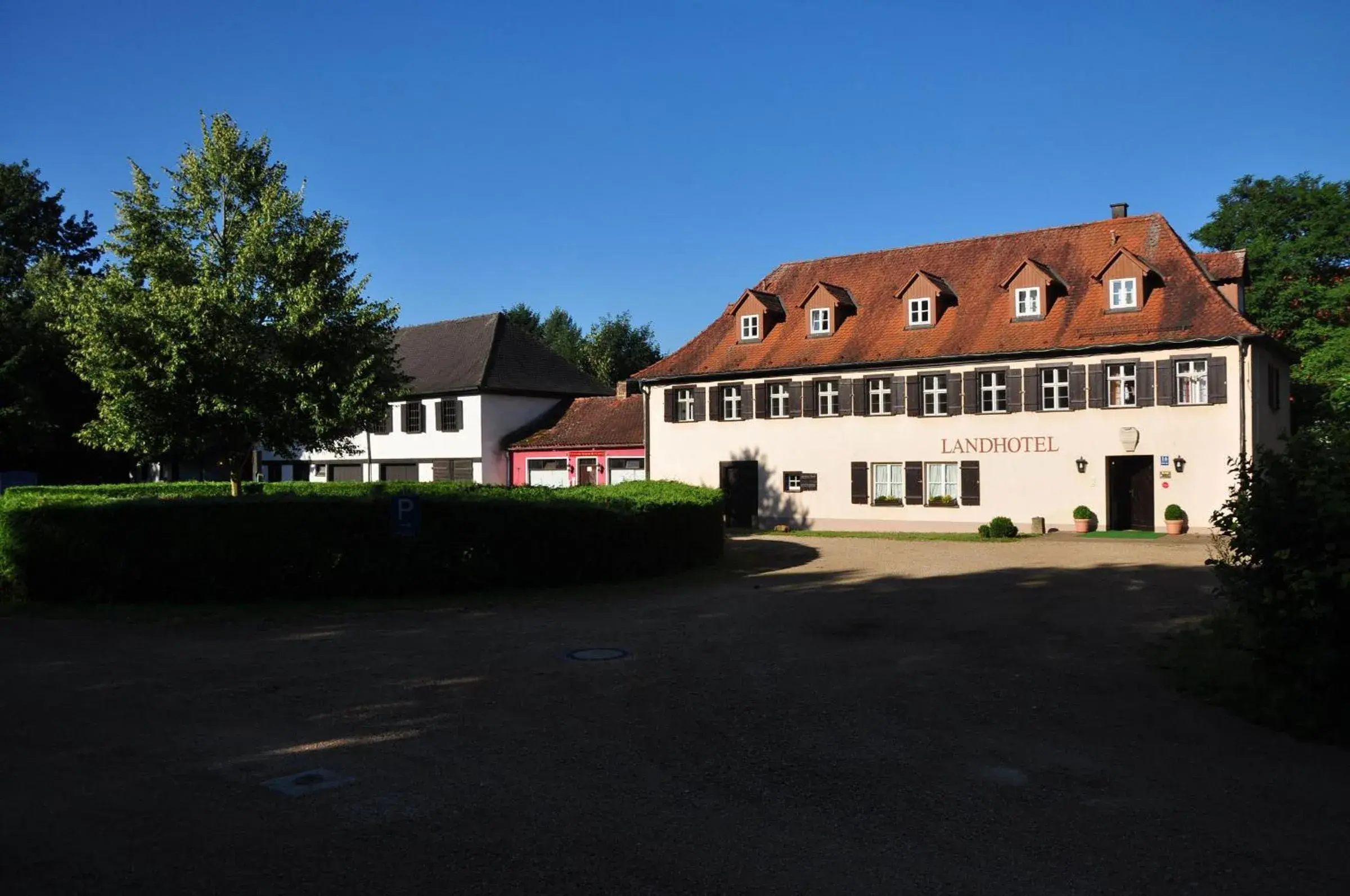 Facade/entrance, Property Building in Landhotel Schloss Buttenheim