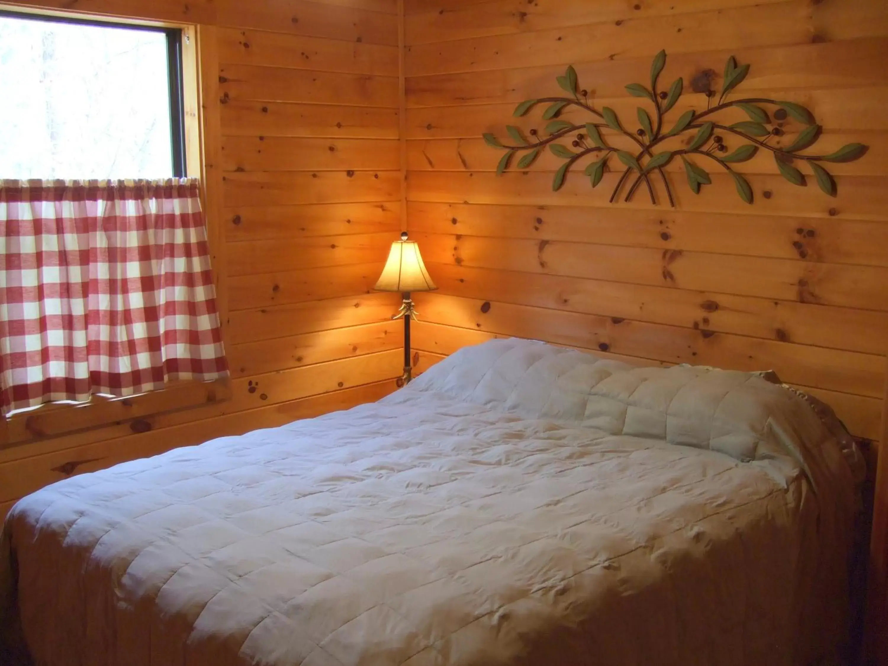 Bed in Paradise Hills, Winery Resort & Spa