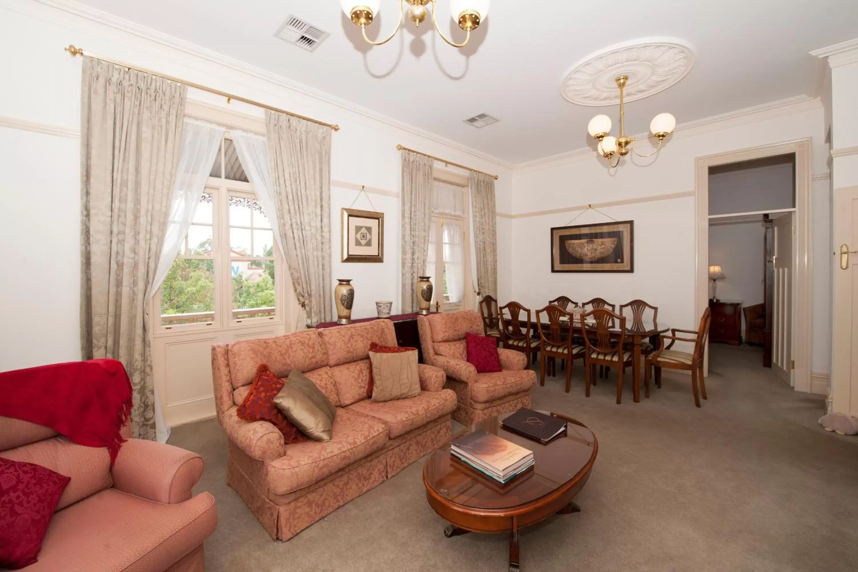 Living room, Seating Area in Cobb & Co Court Boutique Hotel