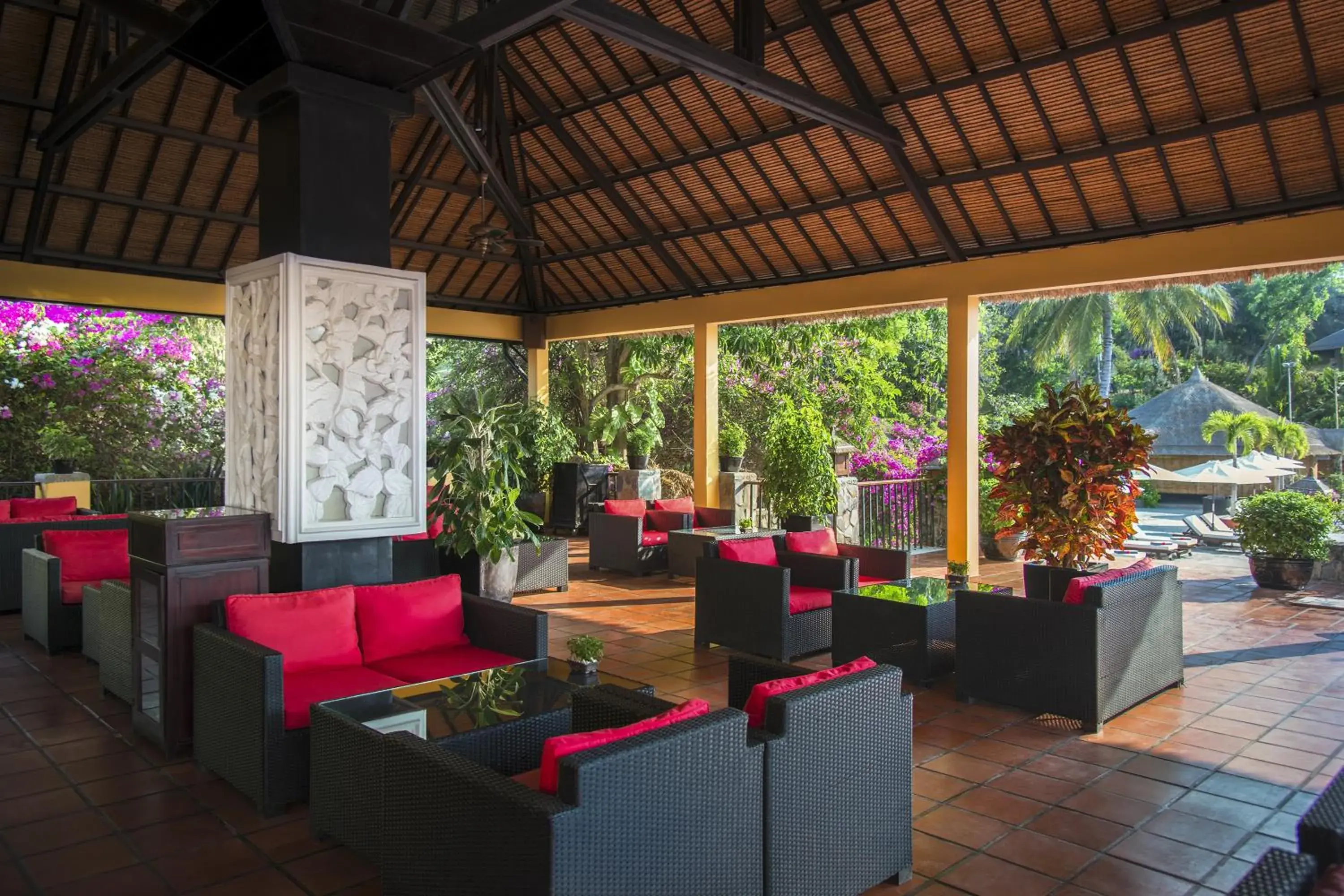 Lounge or bar in Victoria Phan Thiet Beach Resort & Spa Lounge or bar in Victoria Phan Thiet Beach Resort & Spa